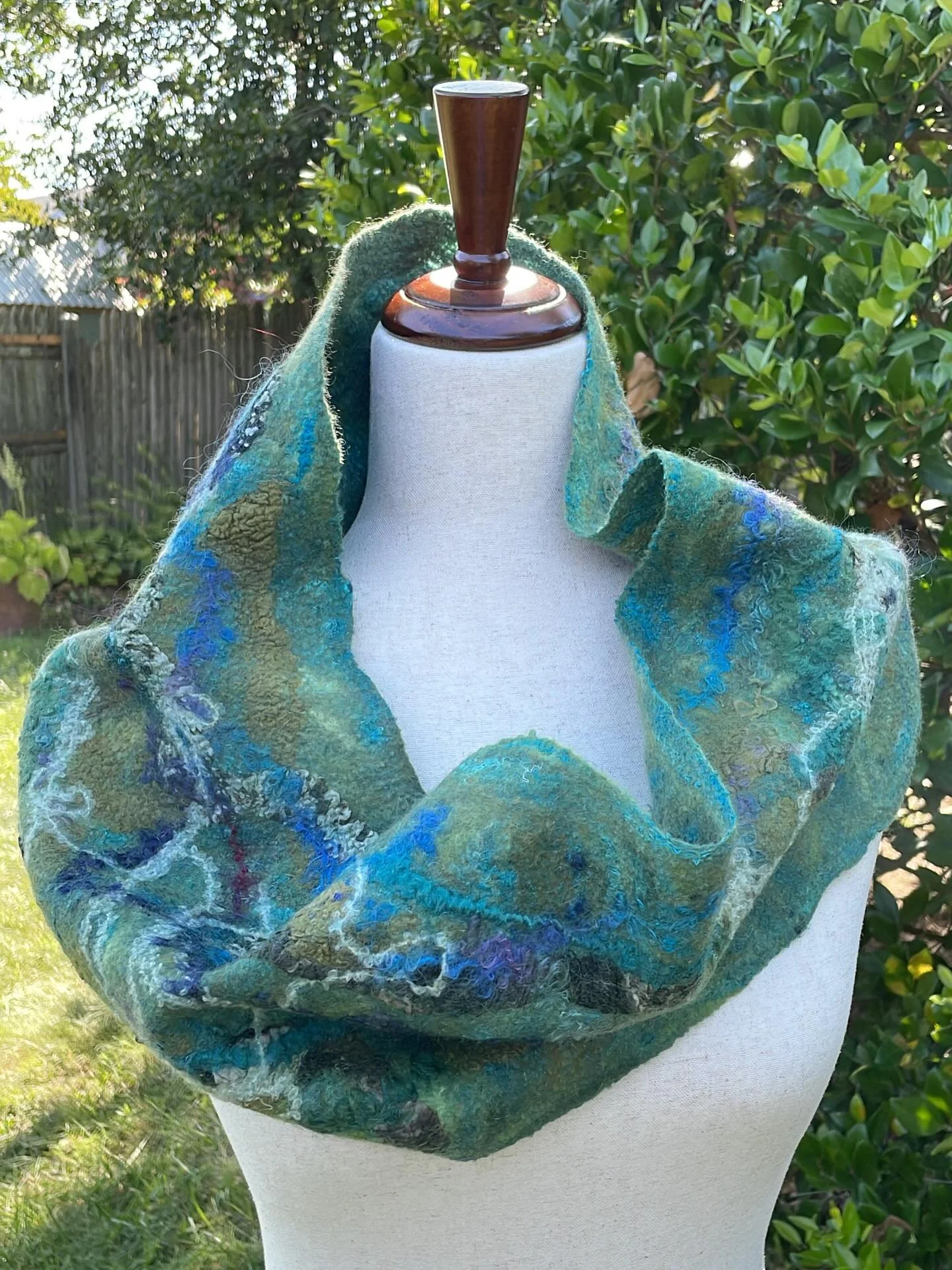 Sea green infinity scarf. Merino wool, silk remnants, merino yarn, metallic fibers. It might look heavy but it weighs only 2.3 ounces. π§‍βοΈ
#fiberart #fiberartist #nunofelting #fiberart_community #wearableart