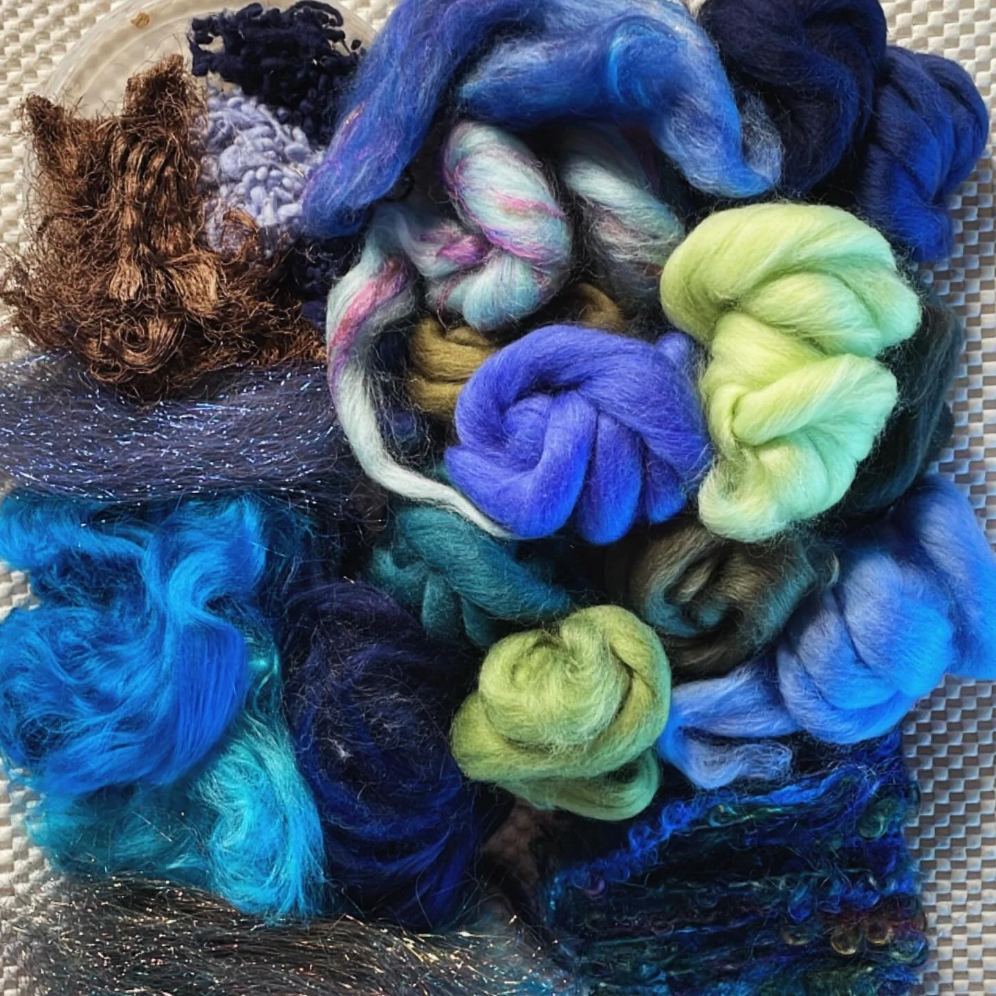 Mise en place for new oceanic batts. Wool gathering at its finest πΉ ππ§Ά #fiberart #fiberartist #wearable #fiberart_community