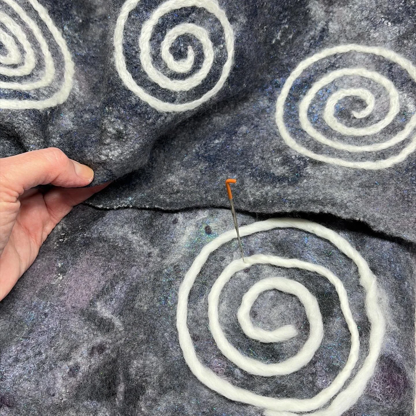 Embellishments in progress and completed.
#wetfelting #nunofelting #wearableart