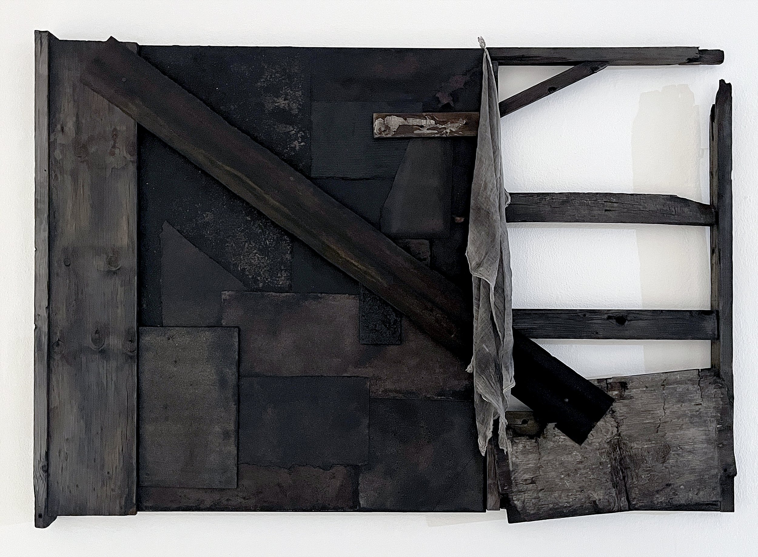 dejarlos ir (letting them go), 120 x 155 x 12cm, 2025.