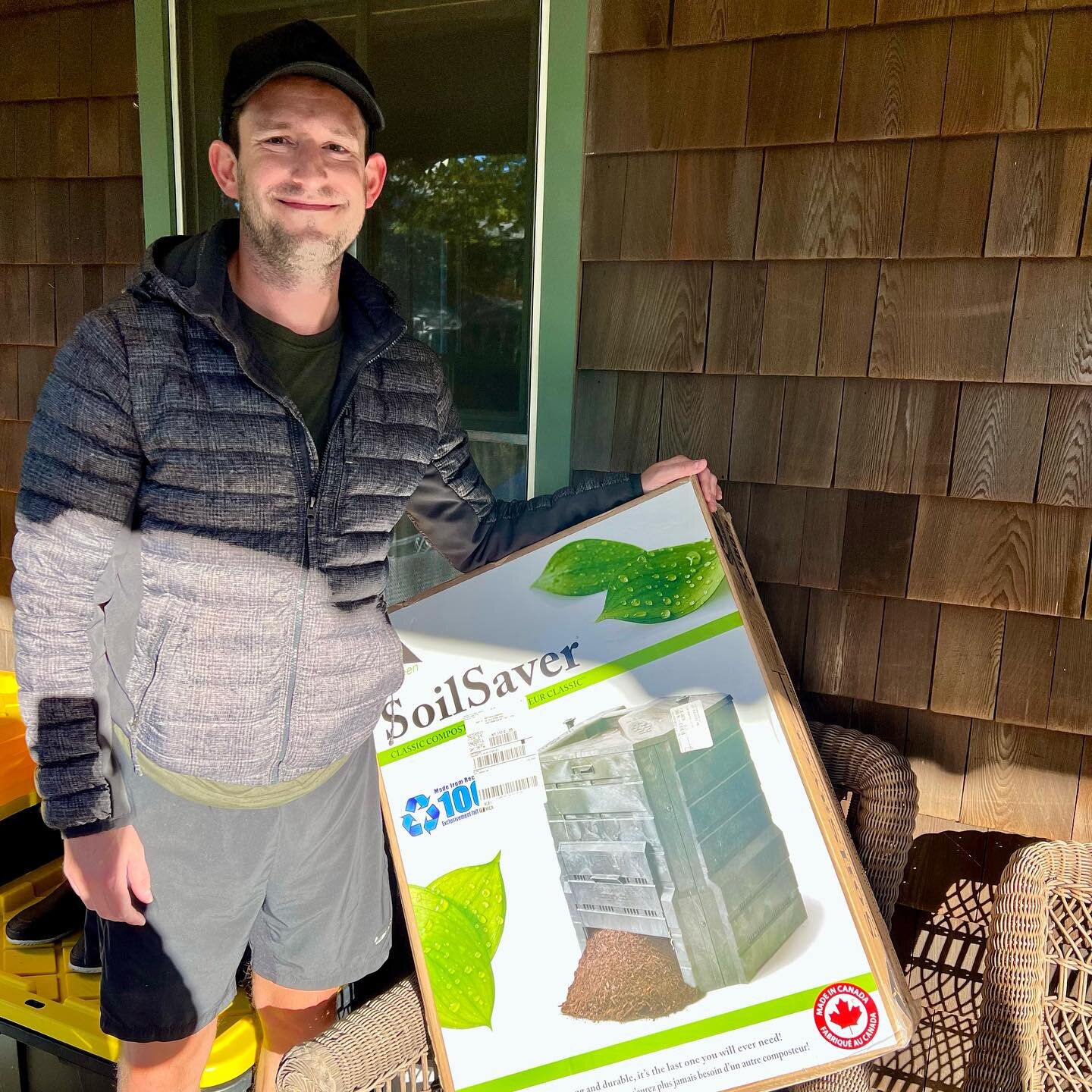 🥳 Here&rsquo;s a fab composter donation from Matt Sargenti to the the EHHS Environmental Club. Thank you, Matt!!

🔬The club members will be testing out different types of backyard composters to learn how each works. 

🤞Got a composter to donate? 

