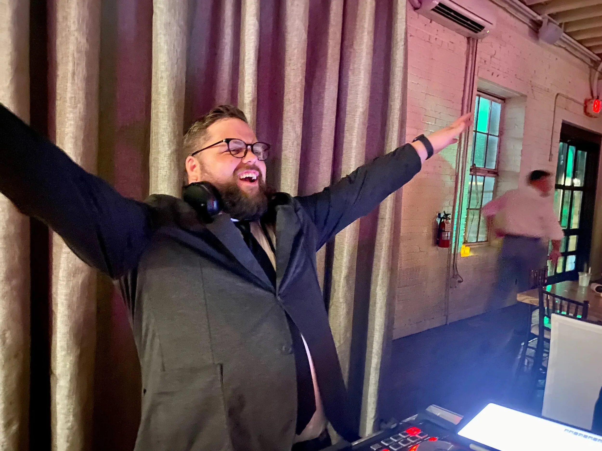 Wedding guests dancing the night away to DJ Danny Bolin's exceptional music in DFW