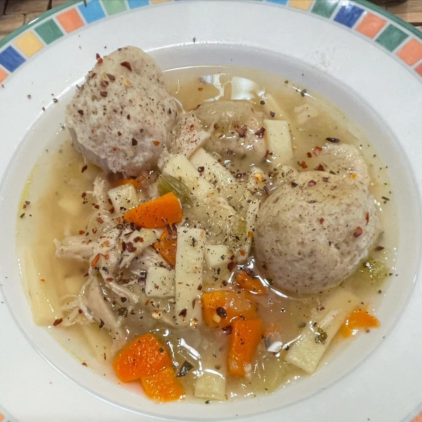 Good for the soul 
#matzoballsoup #tunasalad #bagelcrackers