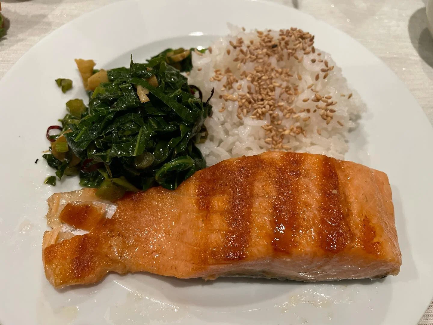 ๐Seasons Greetingsโค๏ธ. We bring you good food tidings: 
#salmon #ๅกฉ็ผใ #collardgreens #rice #ใ้ฃฏ #spinach  #่ก้บปๅใ #broccoli #mushroom #latkes #avocado #naan #friedegg #ใใใ ใใพใ