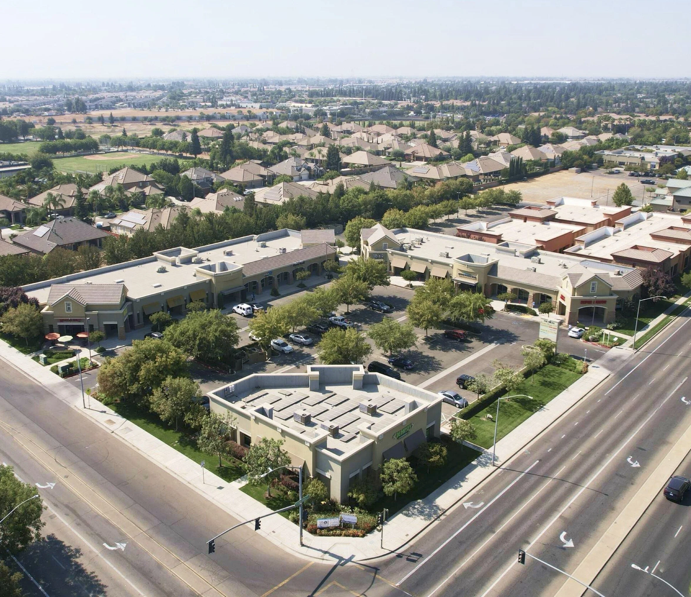 THE GROVE SHOPPING CENTER I 4025-4045 North Figarden Drive. Fresno, CA 93722