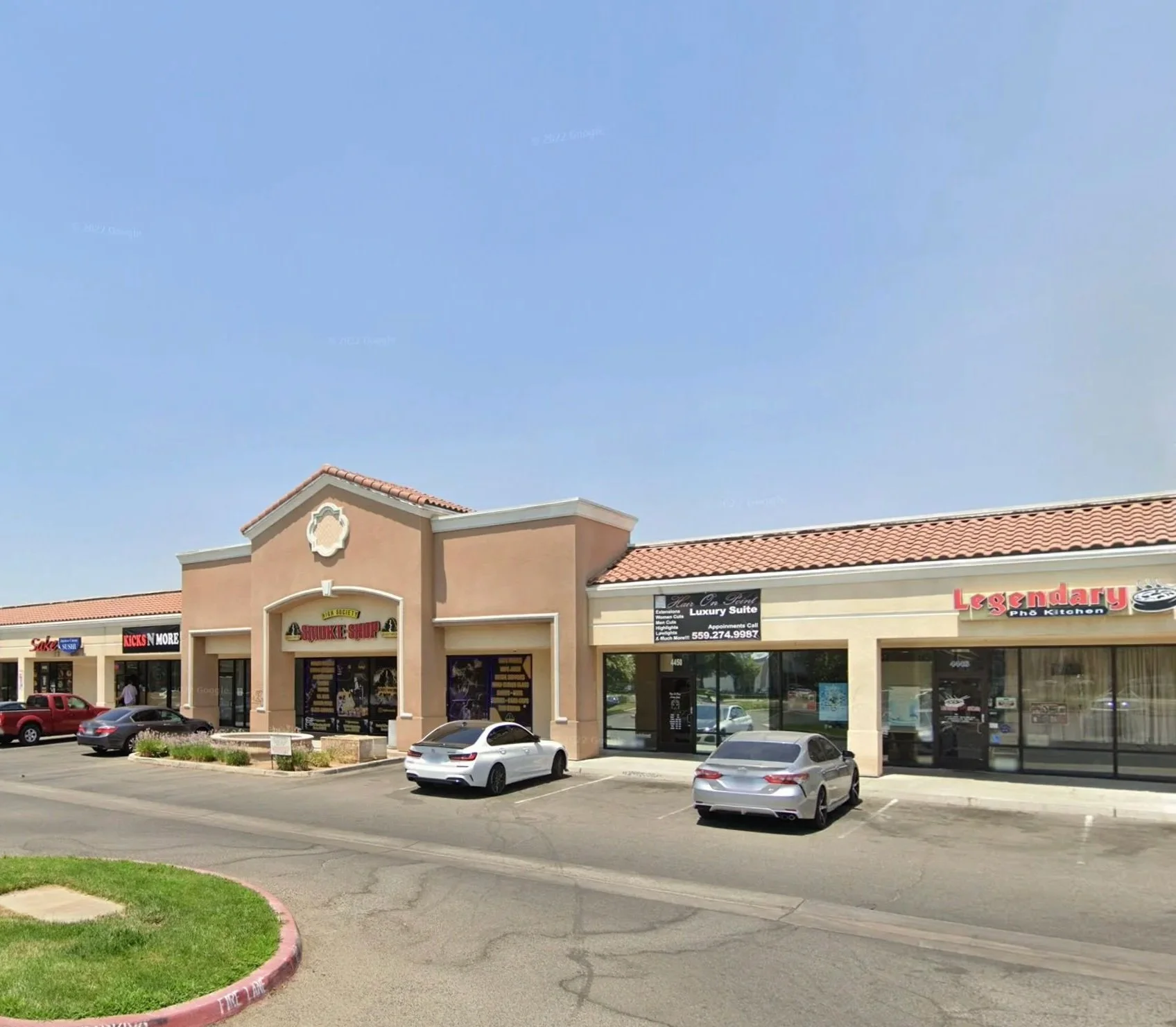 ASHLAN VILLAGE SHOPPING CENTER I 4454-4474 West Ashlan Avenue. Fresno, CA 93722
