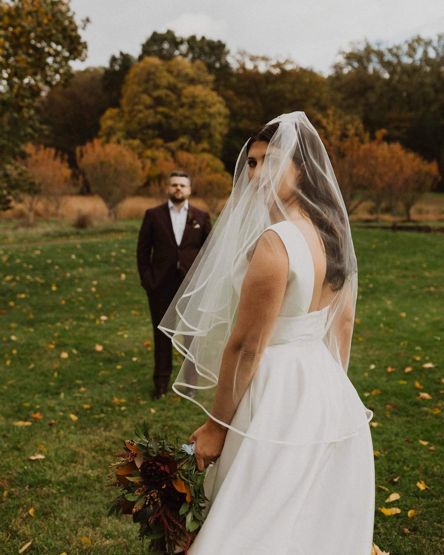 The most perfect weather for the most perfect fall wedding 🍂🍁 associate shot for @allimcgrathphoto 🧡