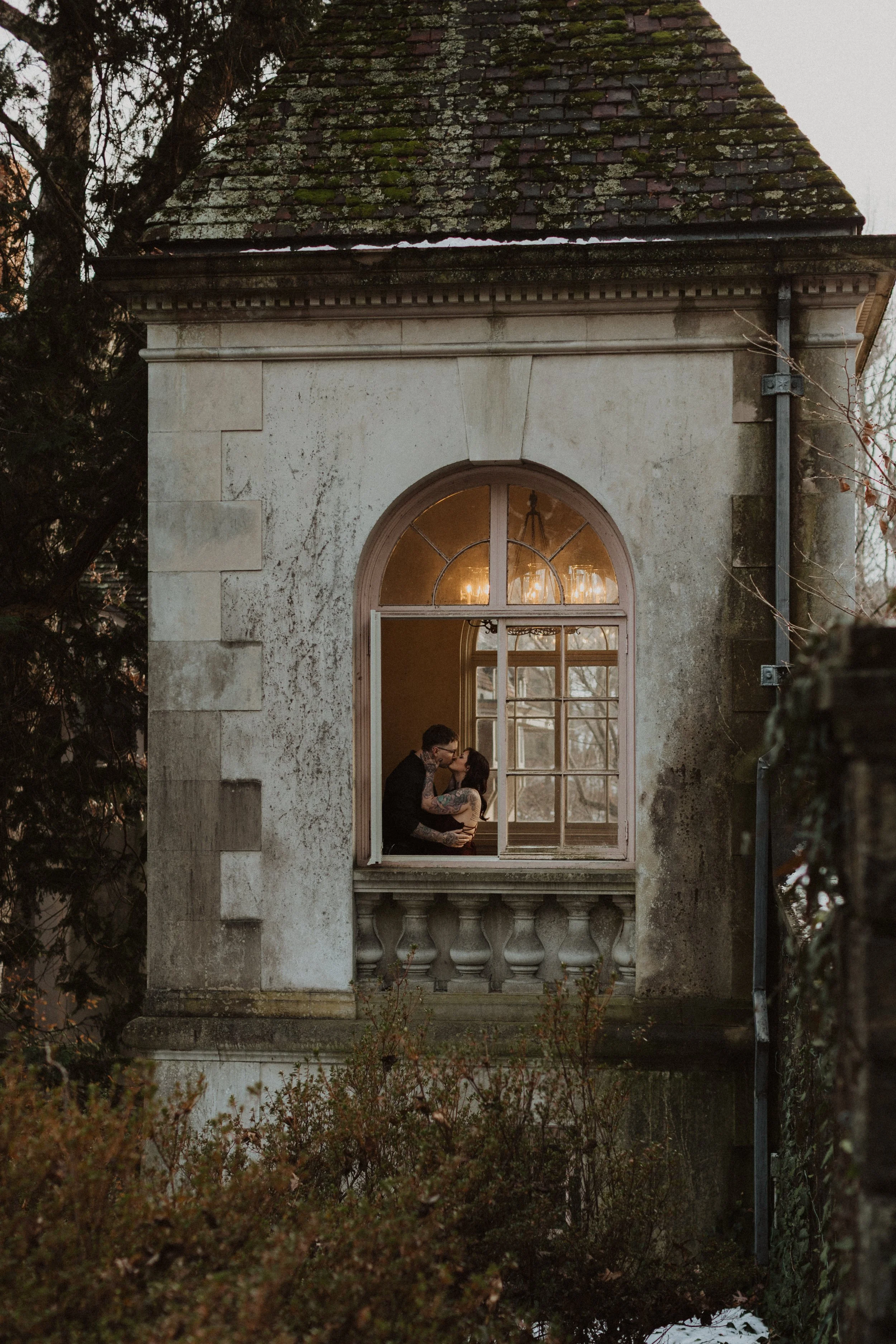 Sidney &amp; Tyler's Moody Winter Engagement Session at Winterthur