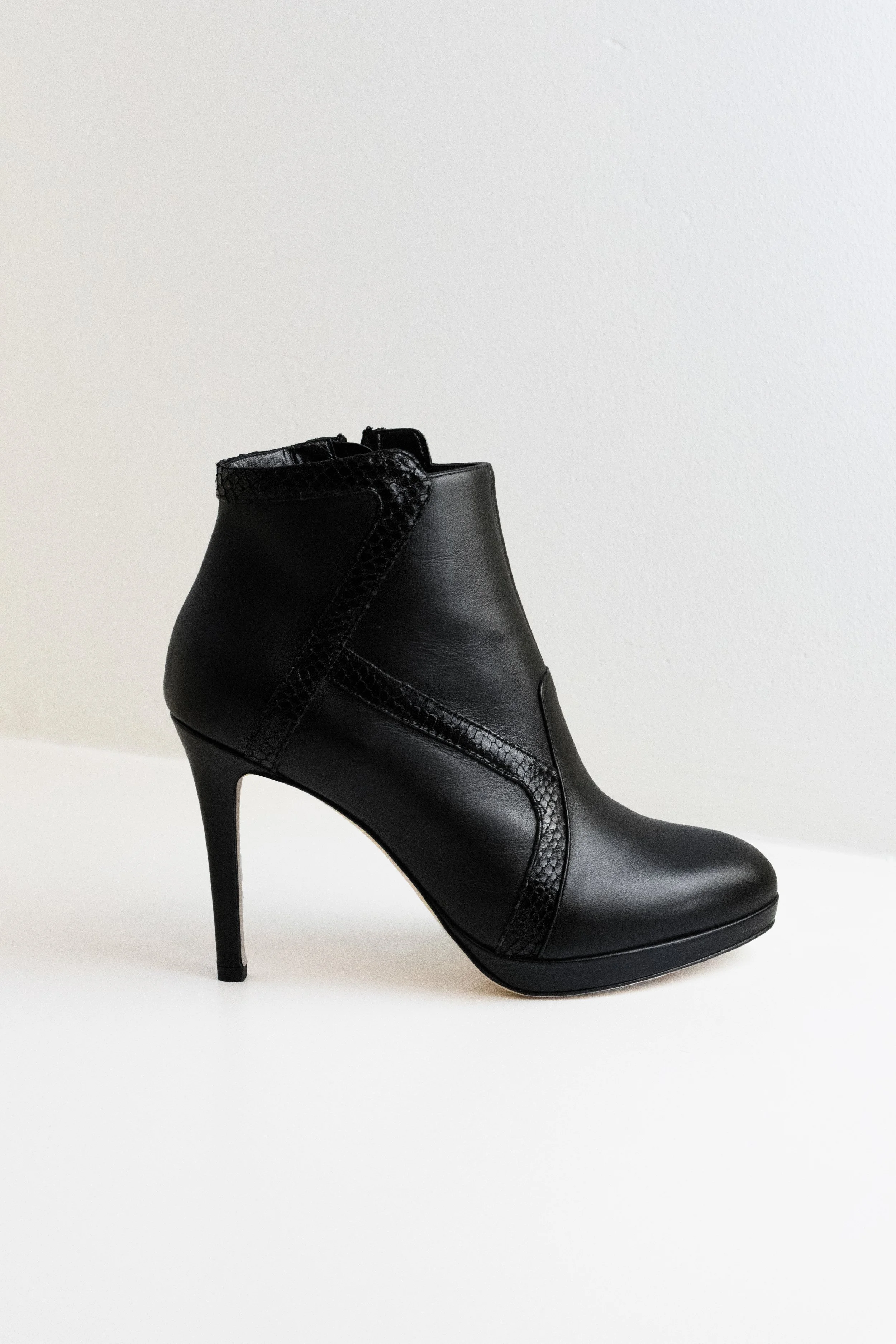 GIF Black Boot-2.jpg