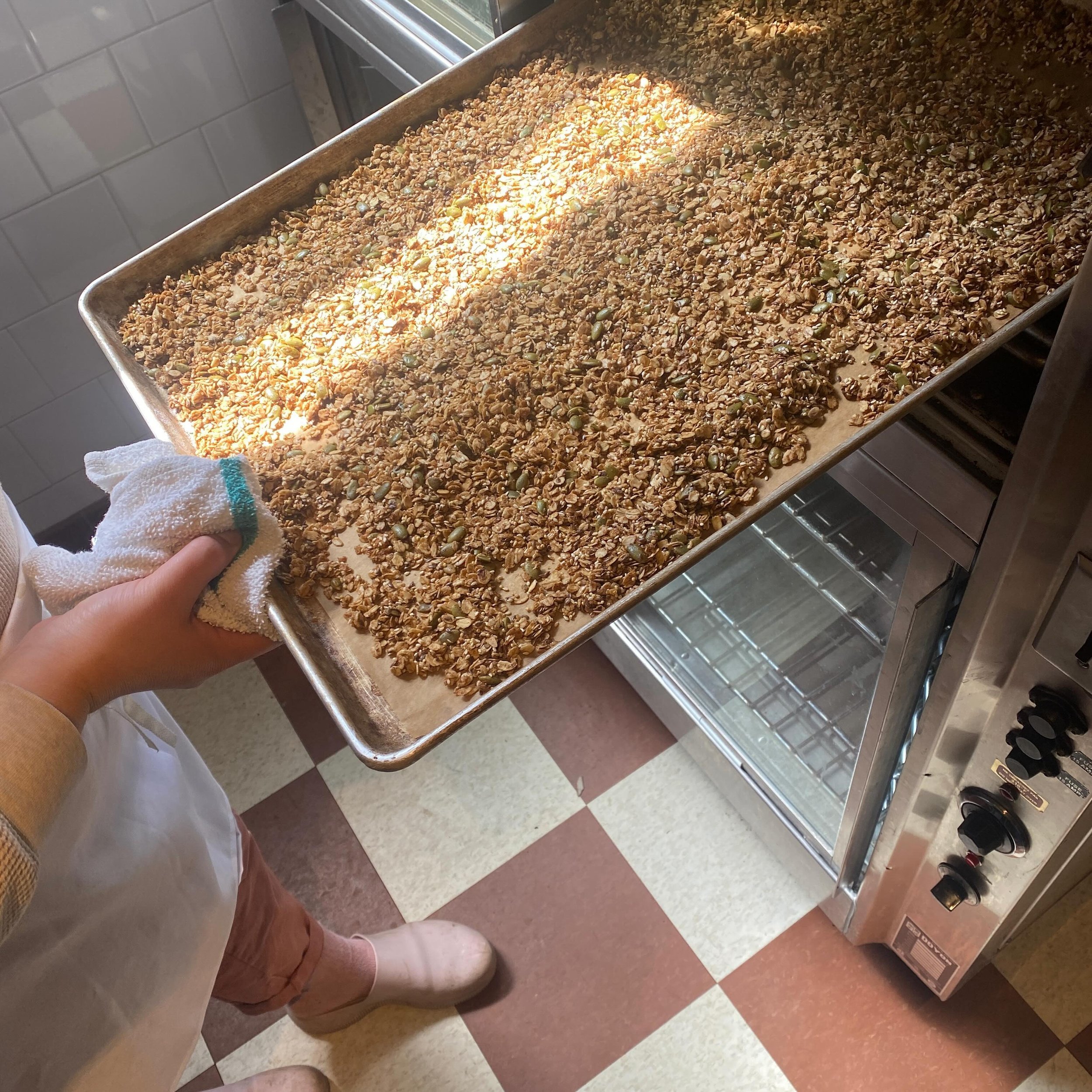 Monday mornings mean warm coffee and the smell of granola baking. 
.
.
.
#vancouverbakery #vancouvercoffee #vancouvercoffeeshop #supportsmallbusiness #supportlocal #qualityingredients #community