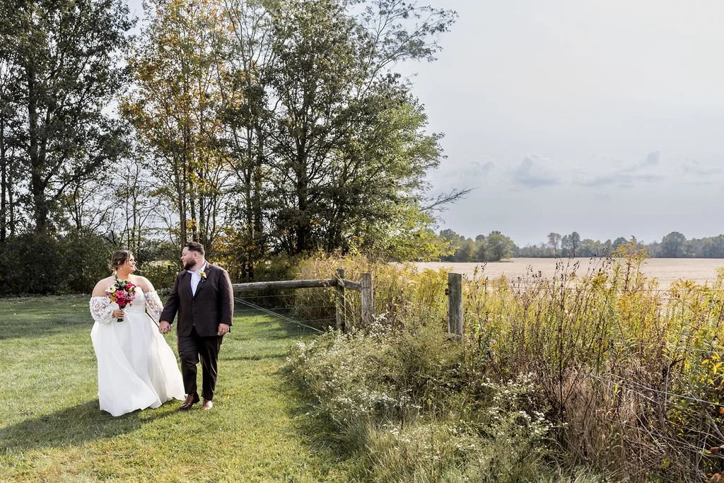 Aspen &amp; Alston's sunset walk is a gorgeous spot for portraits don't you think? 💕

Wedding Day Vendors
Photographer: Lauren Blake Photography
Venue: @aspenandalston
Food Truck: @smashbuddiesburgers
DJ: @turnupcolumbus
Makeup: @struckbybeauty_

#g
