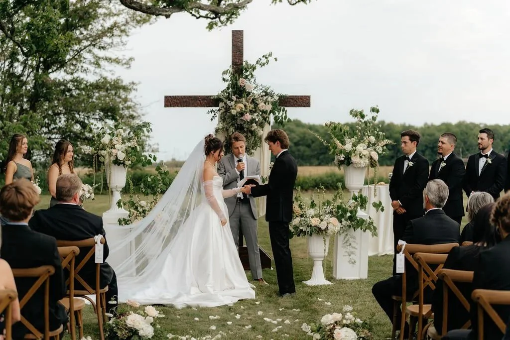 Outdoor wedding ceremony at Aspen & Alston near Columbus, Ohio