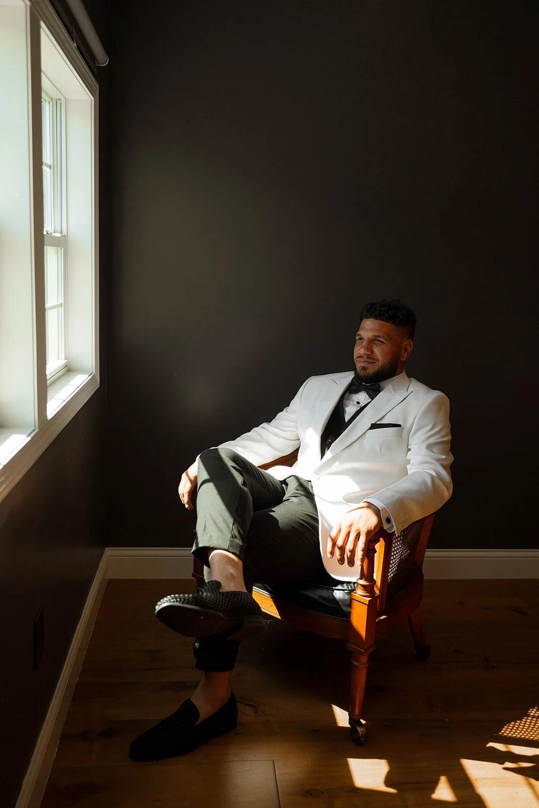 Groom seated in the groom suite at Aspen & Alston wedding venue