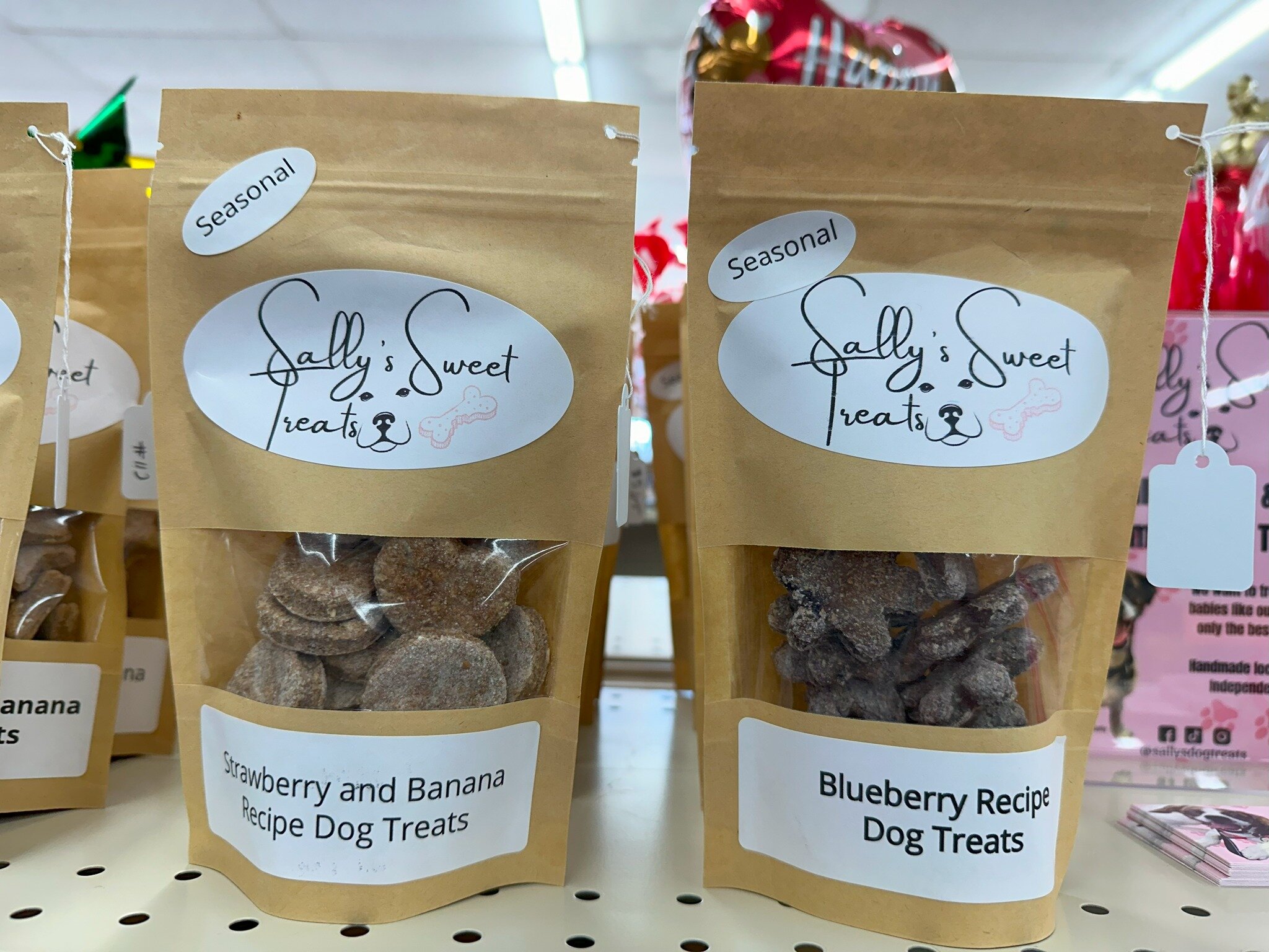 This week we dropped another new Seasonal treat!! 🐾❤

Have you checked out our Strawberry and Banana Treats?? Now added Blueberry Treats! 

Our Blueberry Treats are egg-free!!! We've had many people ask for egg-free here is our first egg-free season
