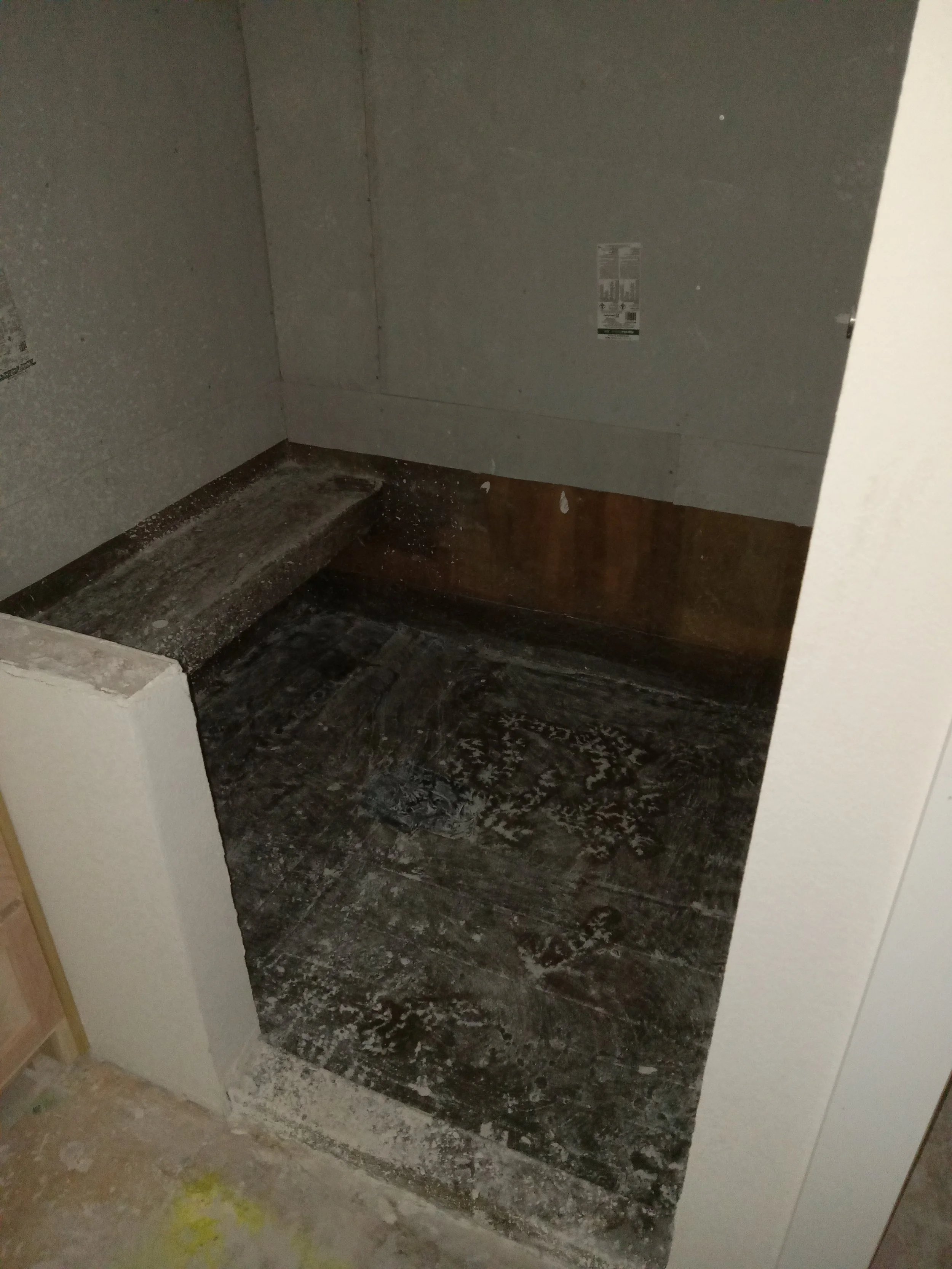 shower with bench.jpg