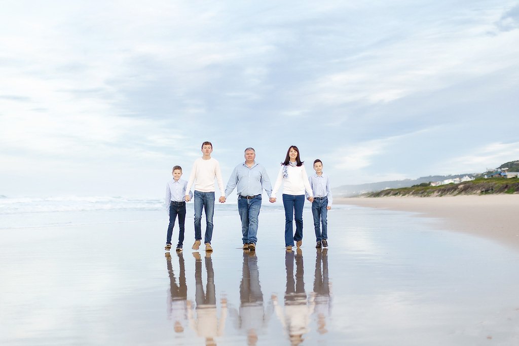 02_Winter-family-beach-photo-shoot-in-Glentana-–-Malan-Family.jpg