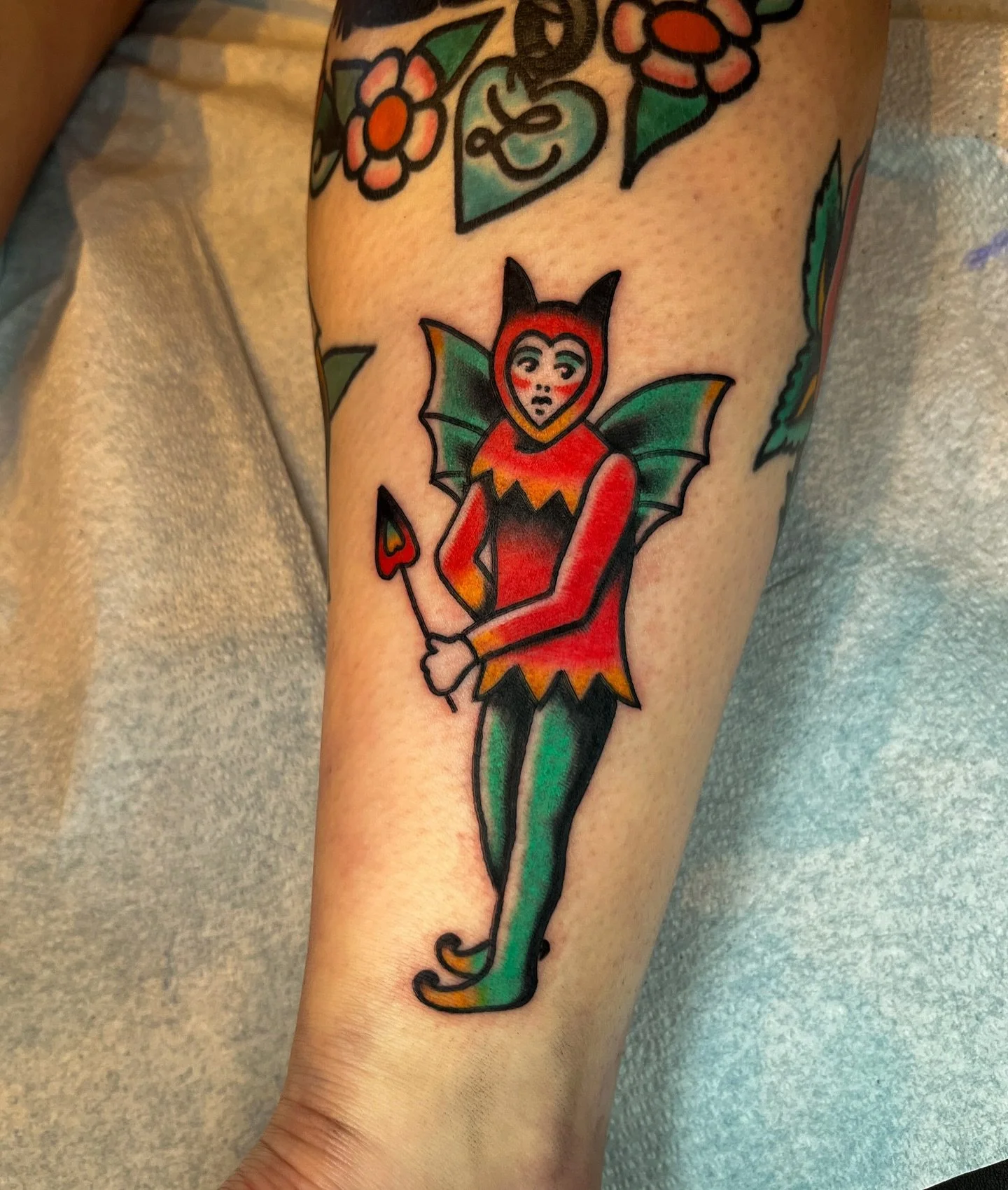 Some fun ones made  @supergenius__tattoo 
Thanks for having me, can&rsquo;t wait to come back! ✨

Booking August (SF)
kehrmietattoos.com//kehrmietatts@gmail.com

#TraditionalTattoo #TattooArtist #BayAreaTattoos #OaklandTattoo #SanFranciscoTattoo #Tat