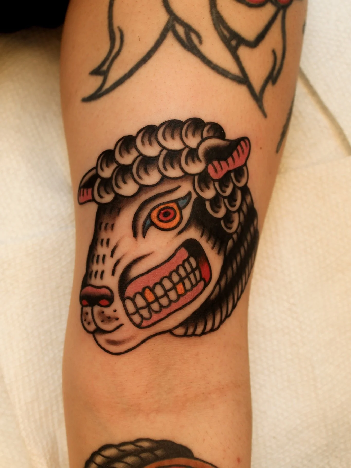 Freaky custom for Ashley! Thanks for the creative freedom ✨💥 

Booking SF + Berkeley Sept/October
kehrmietattoos.com//kehrmietatts@gmail.com

#TraditionalTattoo #TattooArtist #BayAreaTattoos #Berkeleytattoo #SanFranciscoTattoo #TattooFlash #Tattoo #