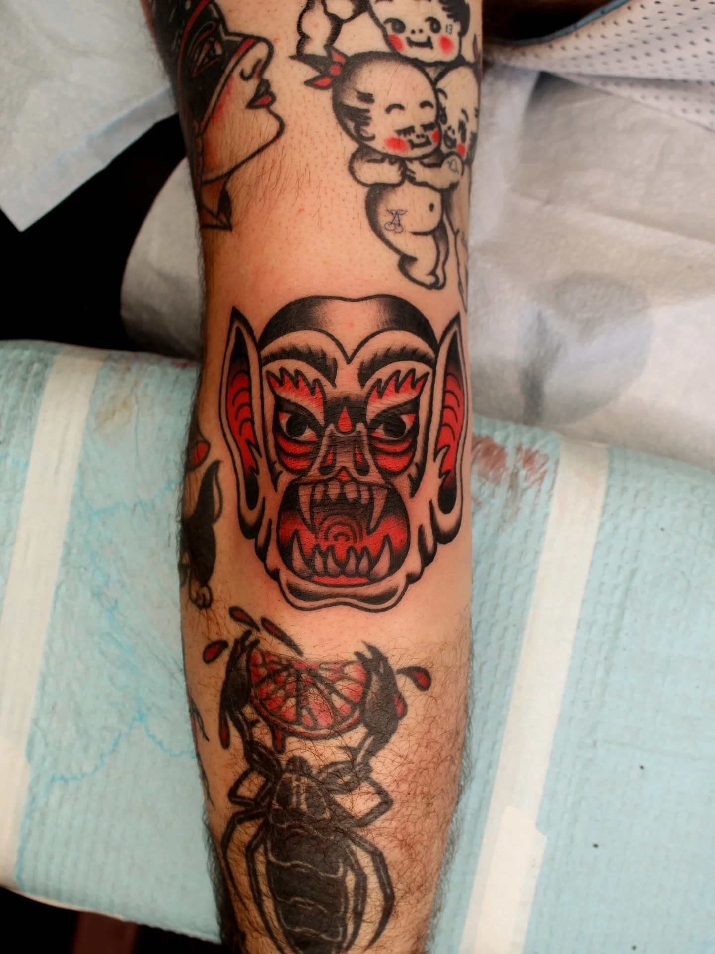 🩸BAT BOY🩸
Made during my guest spot @idlehandsf 

Booking September + October @warhorsetattoo 
kehrmietattoos.com//kehrmietatts@gmail.com

#TraditionalTattoo #AmericanTraditional #TradTattoo #OldSchoolTattoo #BoldWillHold #ClassicTattoo #TattooFlas