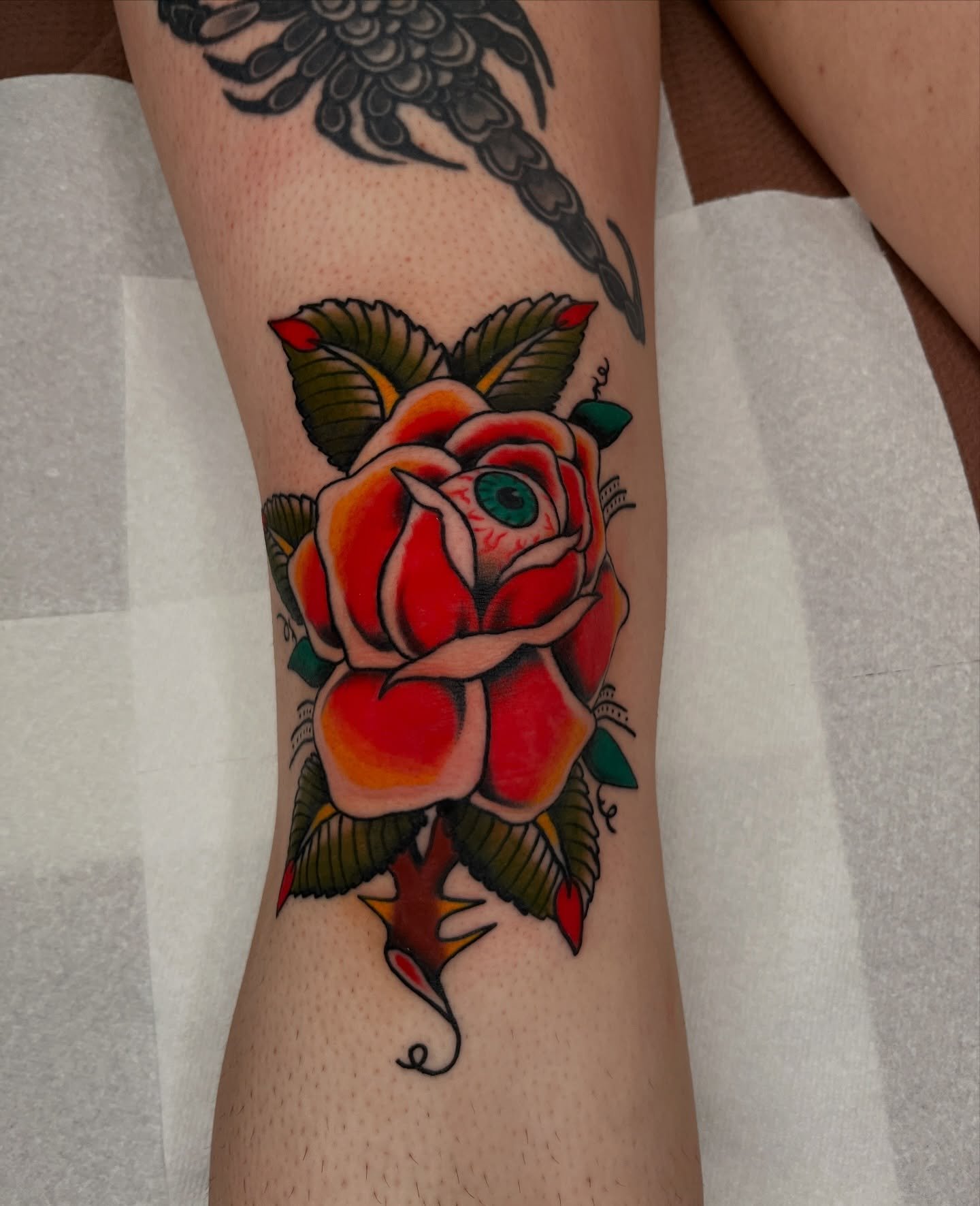 Eyeball rose on the knee! Thanks a ton for sitting tough 🌹✨

Booking through April @warhorsetattoo 

#BerkeleyTattoo #OaklandTattoo #EastBayTattoo #BayAreaTattoo #BerkeleyTattooArtist TattooArtist TattooFlash TraditionalTattoo TattooInspo FlashTatto