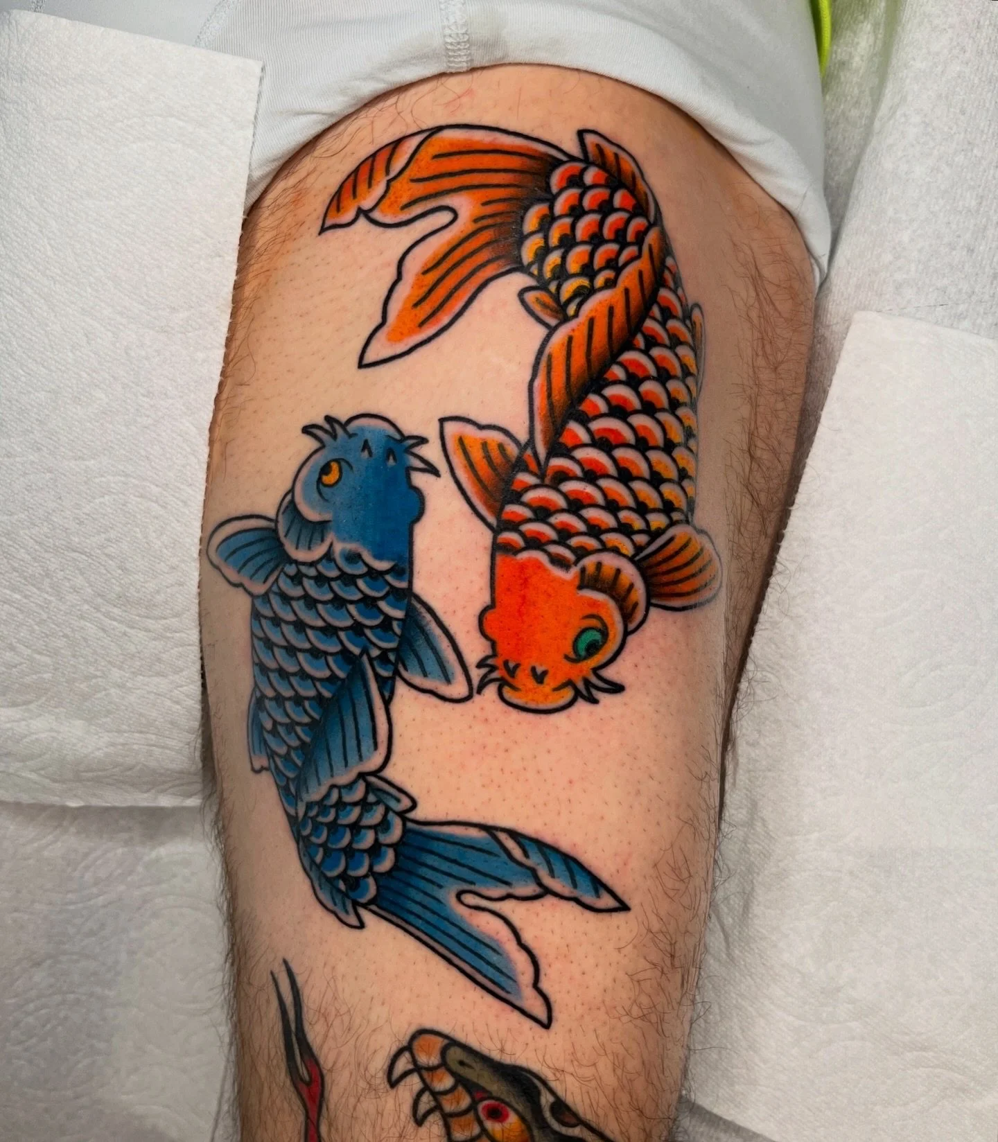 Couple of koi bois, thank you Markus!
Healed black fresh color

Booking May @warhorsetattoo 

#tattoo #traditionaltattoo #tattooflash #berkeley #koi