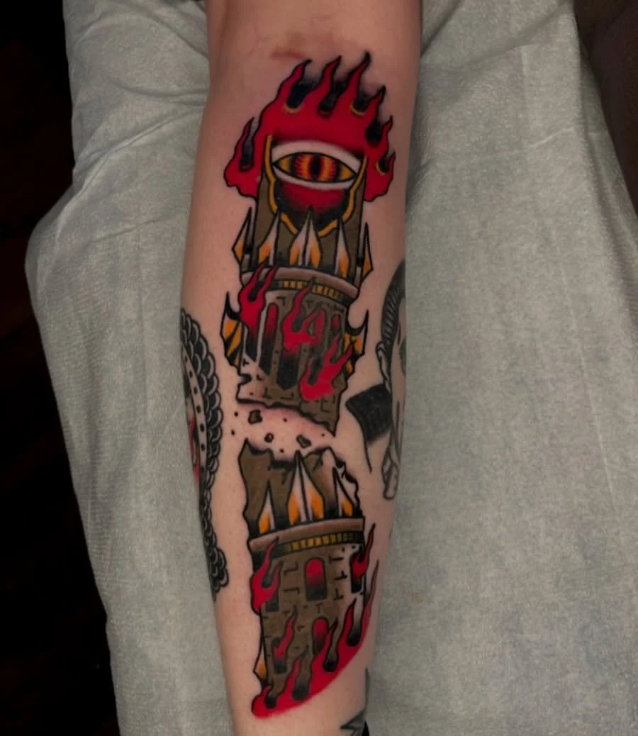 Barad-D&ucirc;r for Sonoma! Super fun and funky one, thank you!

Book via my website or email!
kehrmietattoos.com // kehrmietatts@gmail.com

#tattoo #lotr #berkeley #traditionaltattoos