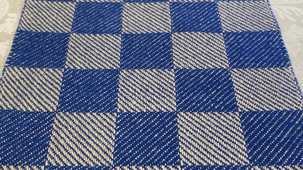 scarf-turned-twill-squares-detail2-201.png