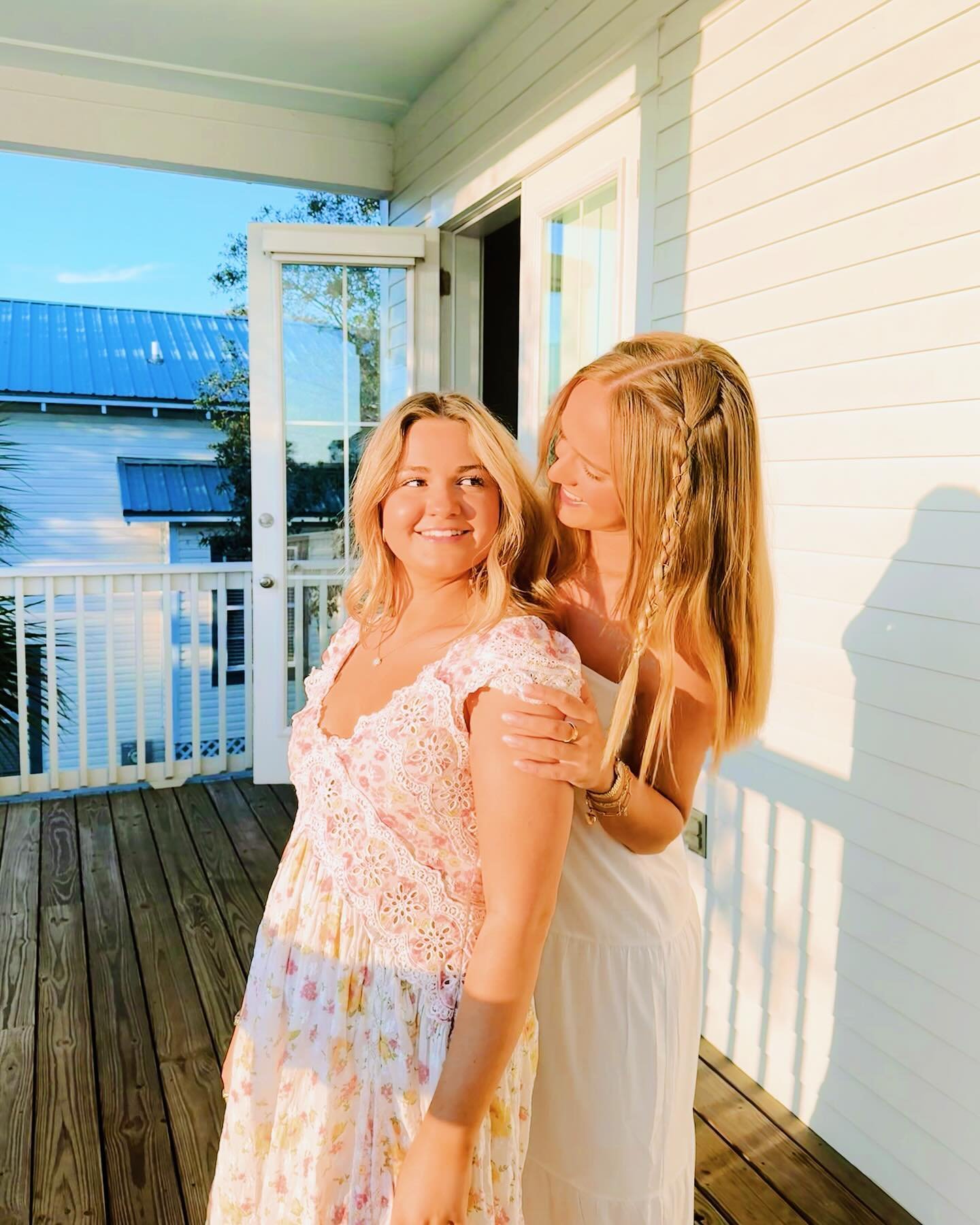 Think Theta &amp; find your people☀️

#THINKTHETATHURSDAY