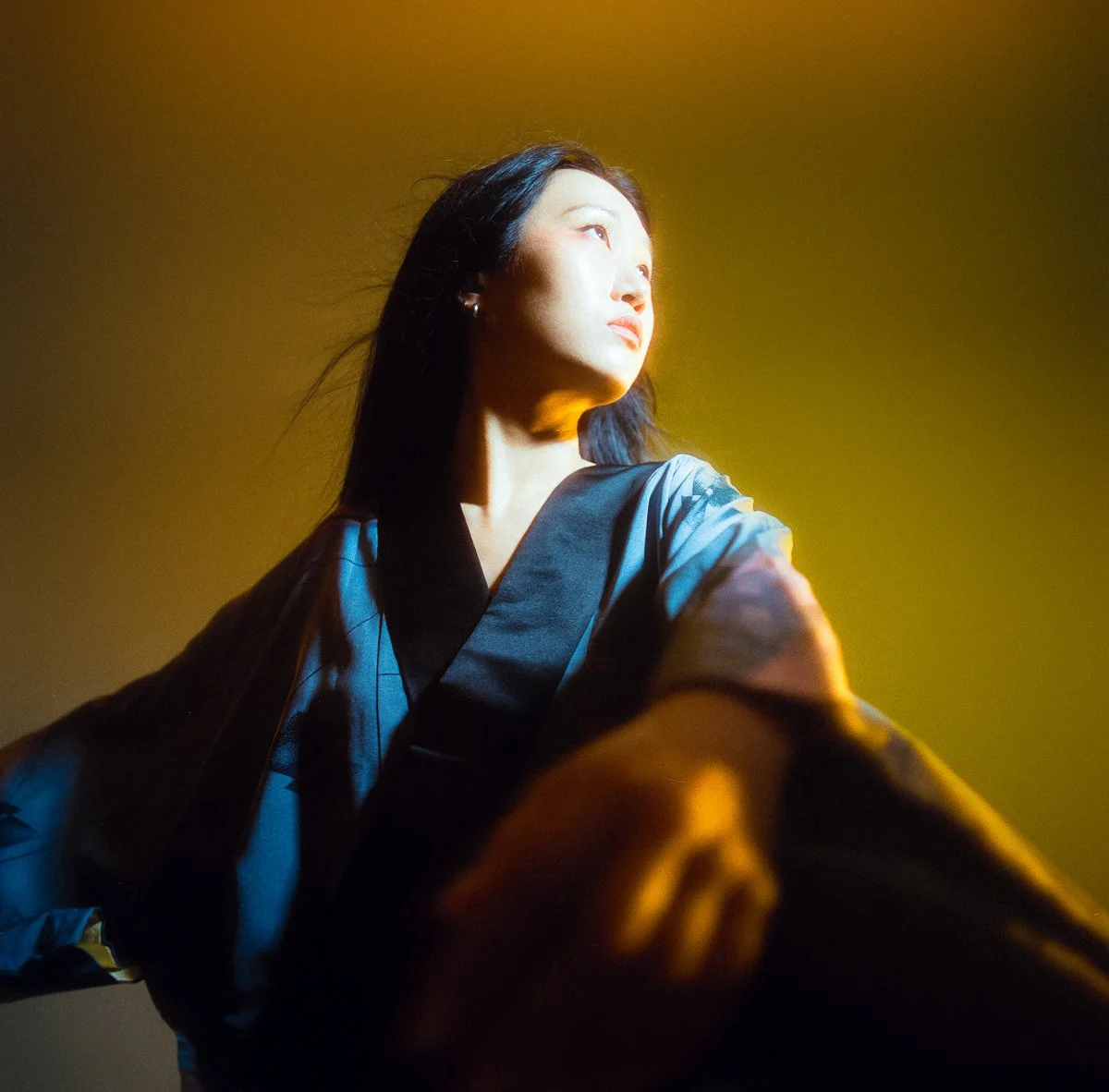 Artistic_portrait_MotionBlur_Studio_Seoul_Hasselblad_Cinestill50D_-3.jpg