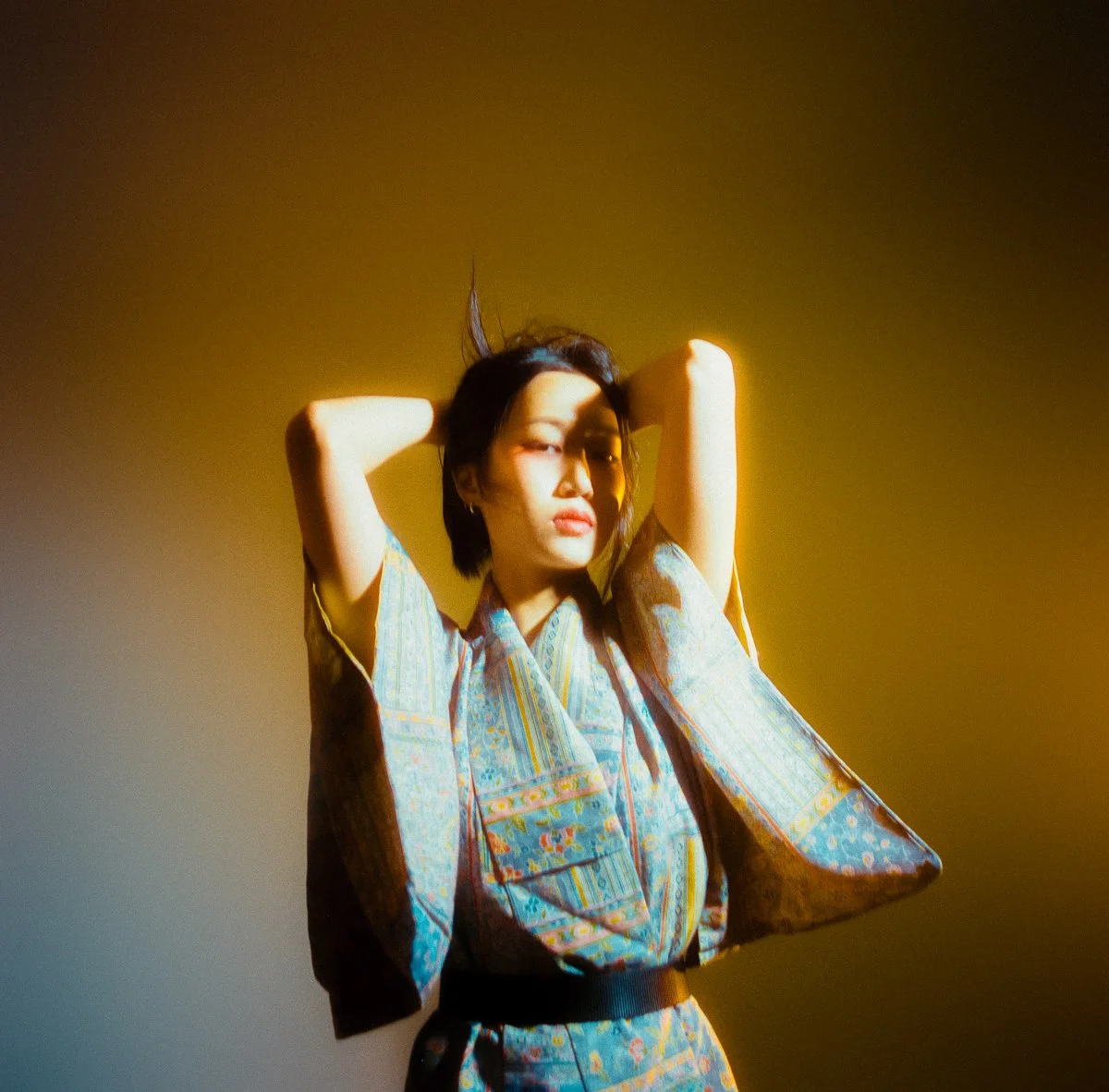 Artistic_portrait_MotionBlur_Studio_Seoul_Hasselblad_Cinestill50D_-11.jpg