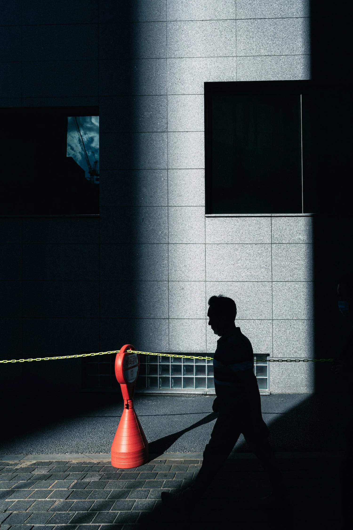 Contrasty pictures taken in Myeong Dong in Seoul with a silouhette