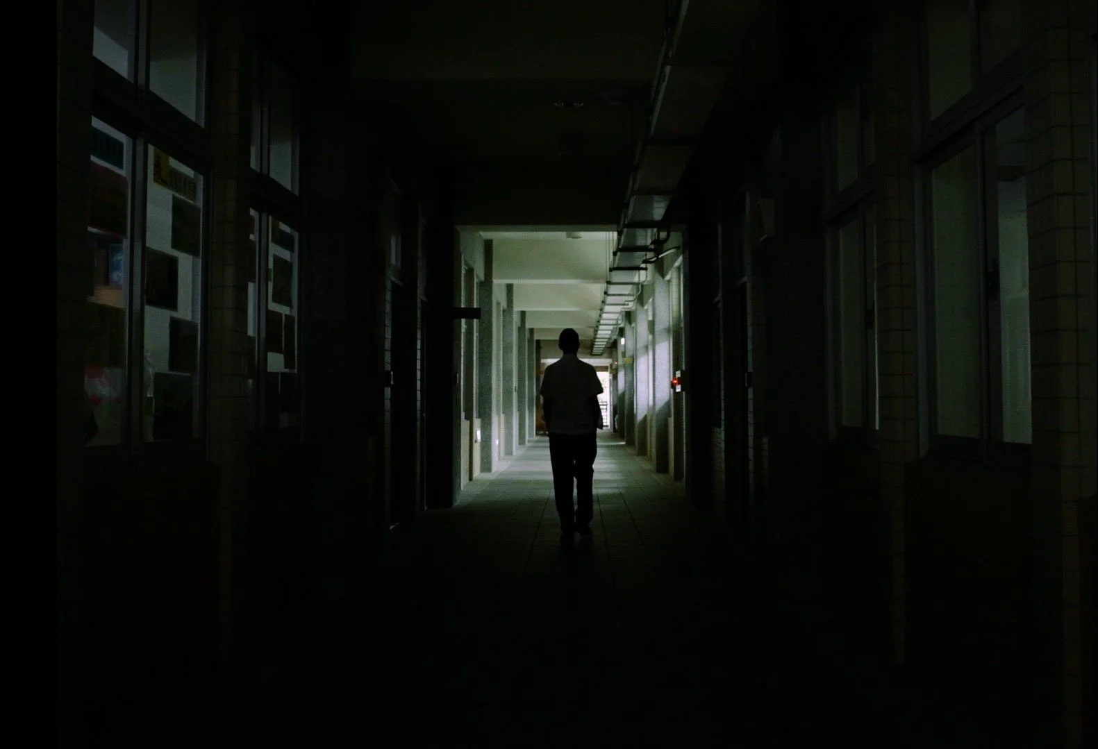 Cropped_Sequence 01.00_01_44_18.Still003.jpg