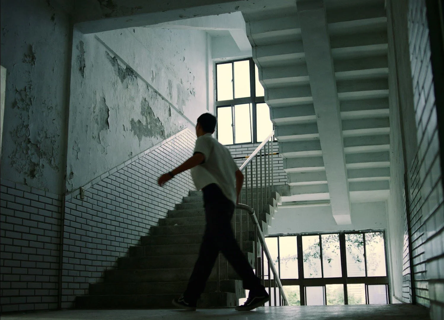 Cropped_Sequence 01.00_01_50_19.Still004.jpg