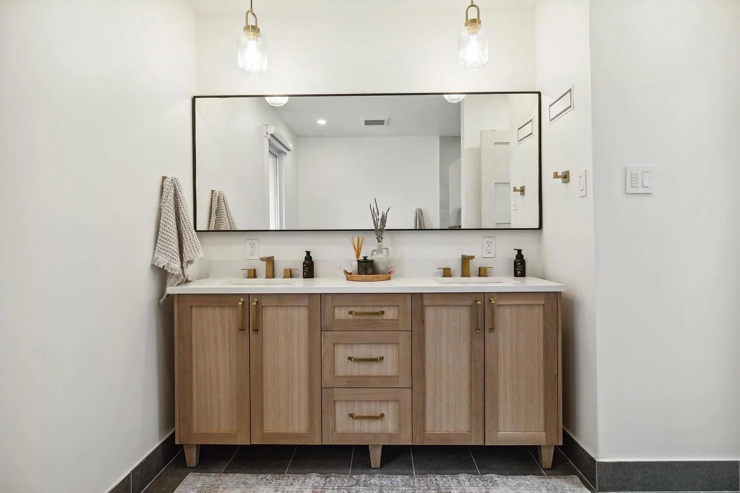 bathroom-vanity-smooth-white-walls.jpg
