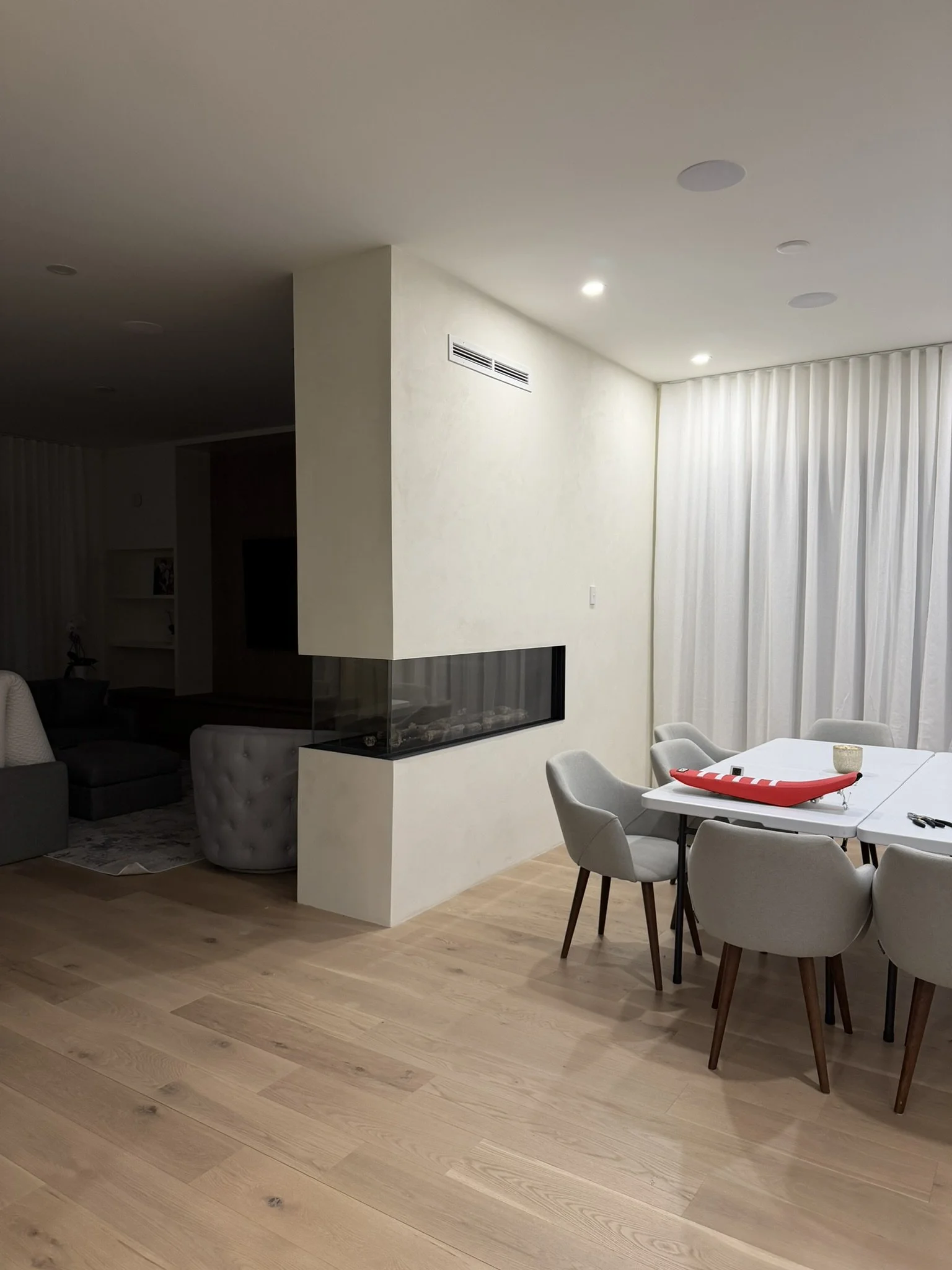 venetian-plaster-fireplace-feature-wall-dining.jpg