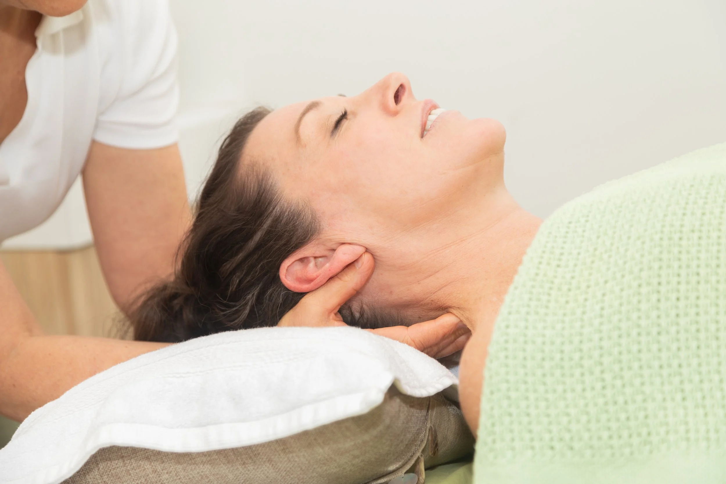 Neck massage Brandshoot_Oct23-11 copy.jpeg