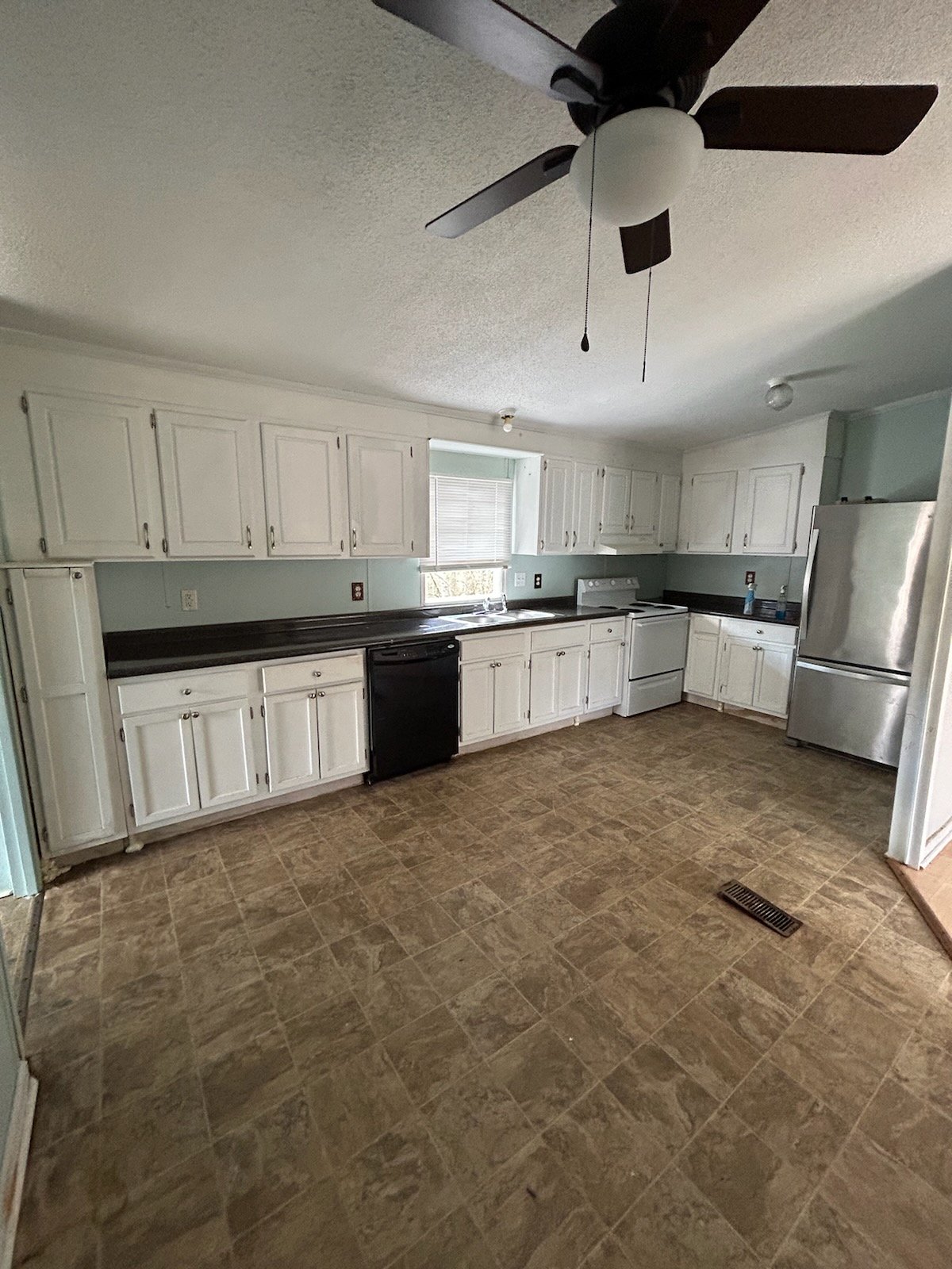 Kitchen2.jpeg