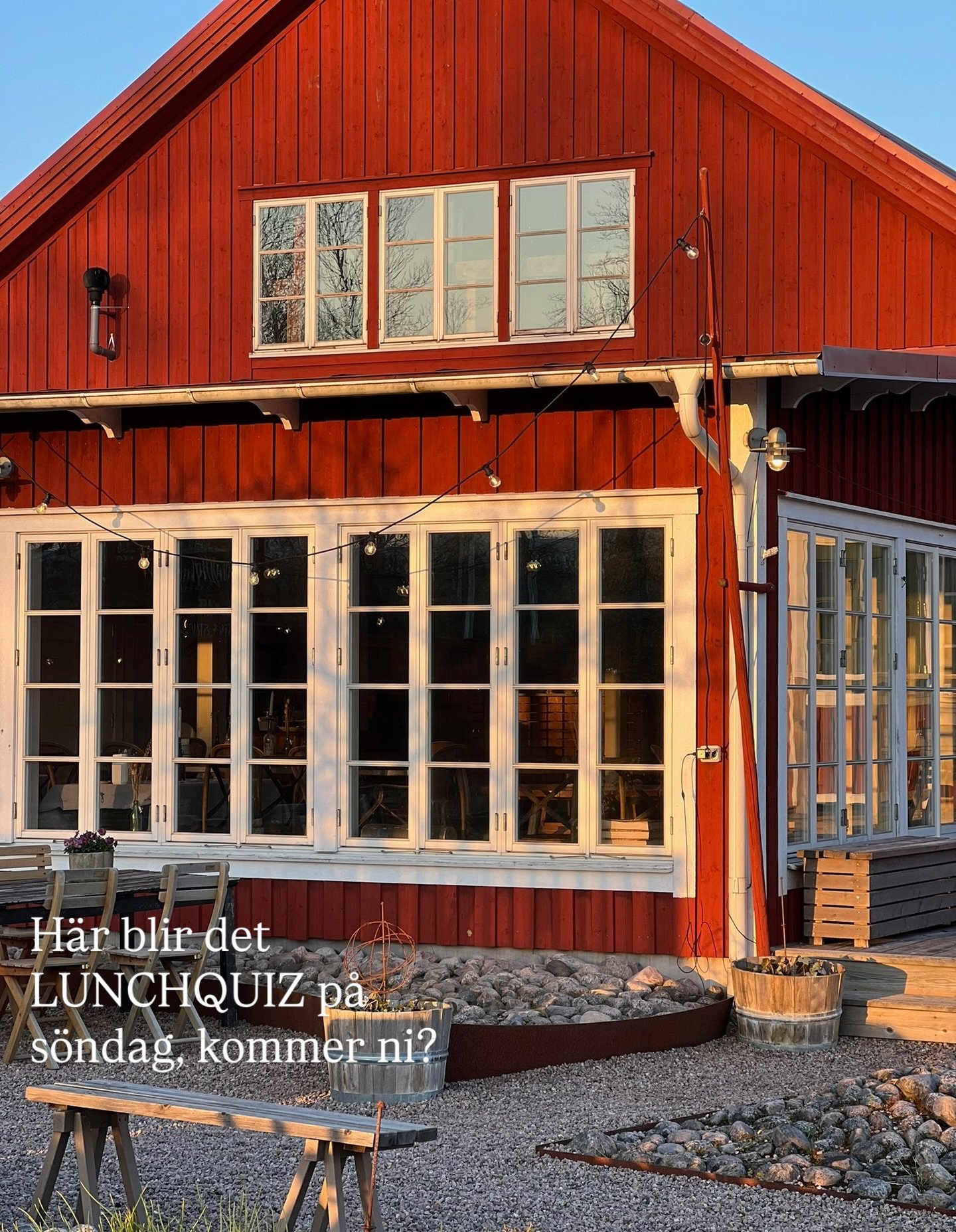 Premi&auml;r f&ouml;r LUNCHQUIZ hos j. Mat &amp; mer K&Ouml;K &amp; KAF&Eacute; 🎶

Under fyra s&ouml;ndagar i v&aring;r f&ouml;rvandlas s&ouml;ndagslunchen till ett h&auml;rligt lunchquiz.

Quizmaster Martin guidar er genom teman, skratt och kluriga