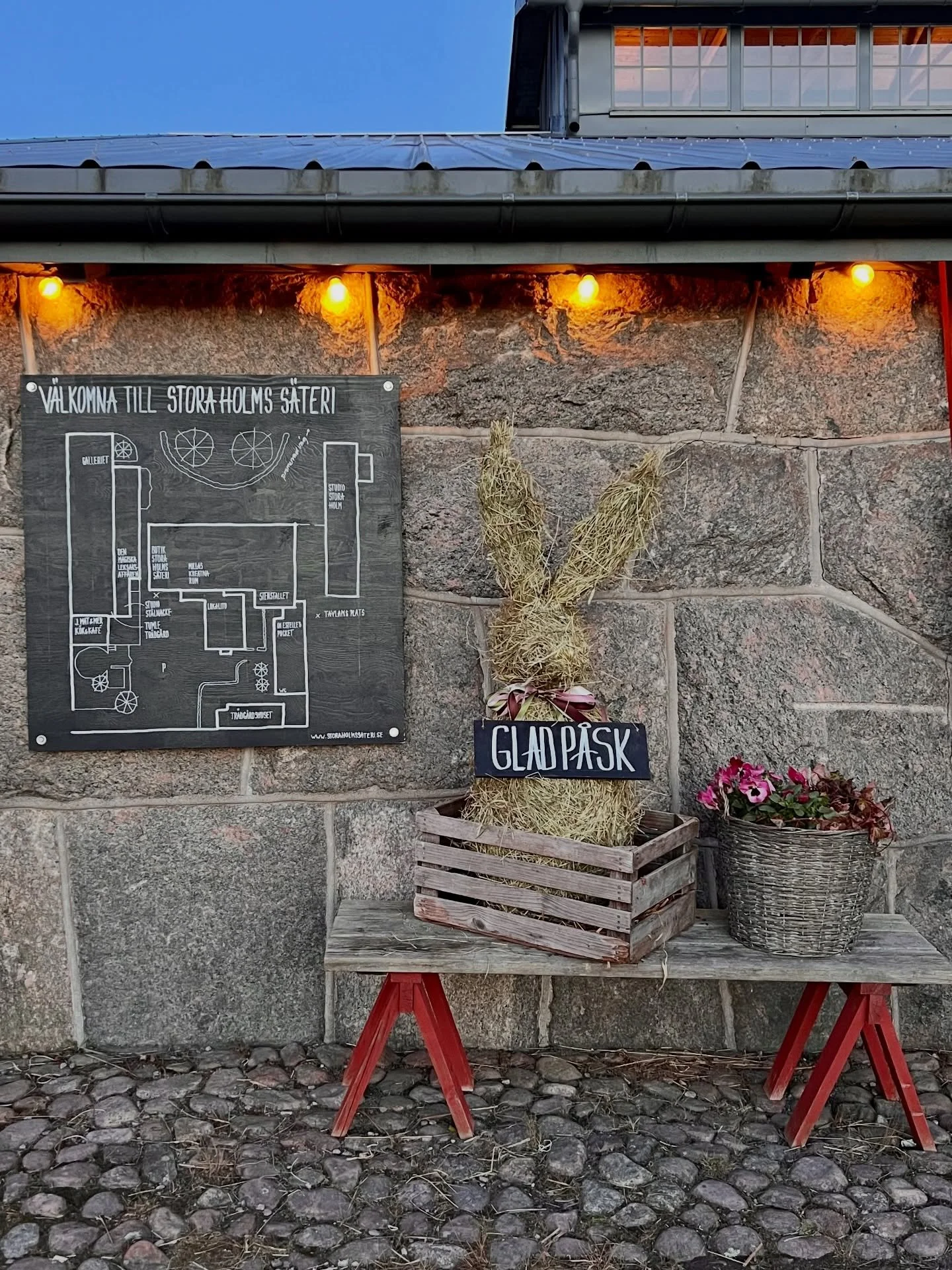 F&ouml;rberedelserna p&aring;g&aring;r f&ouml;r fullt inf&ouml;r helgens P&Aring;SKMARKNAD, hoppas att vi ses!

H&auml;r hittar ni alla v&aring;ra utst&auml;llare:

GALLERIET
@denmagiskaleksaksaff&auml;ren
@dilorauf 
@fiskskaldjur_goteborg 
Hygge by 