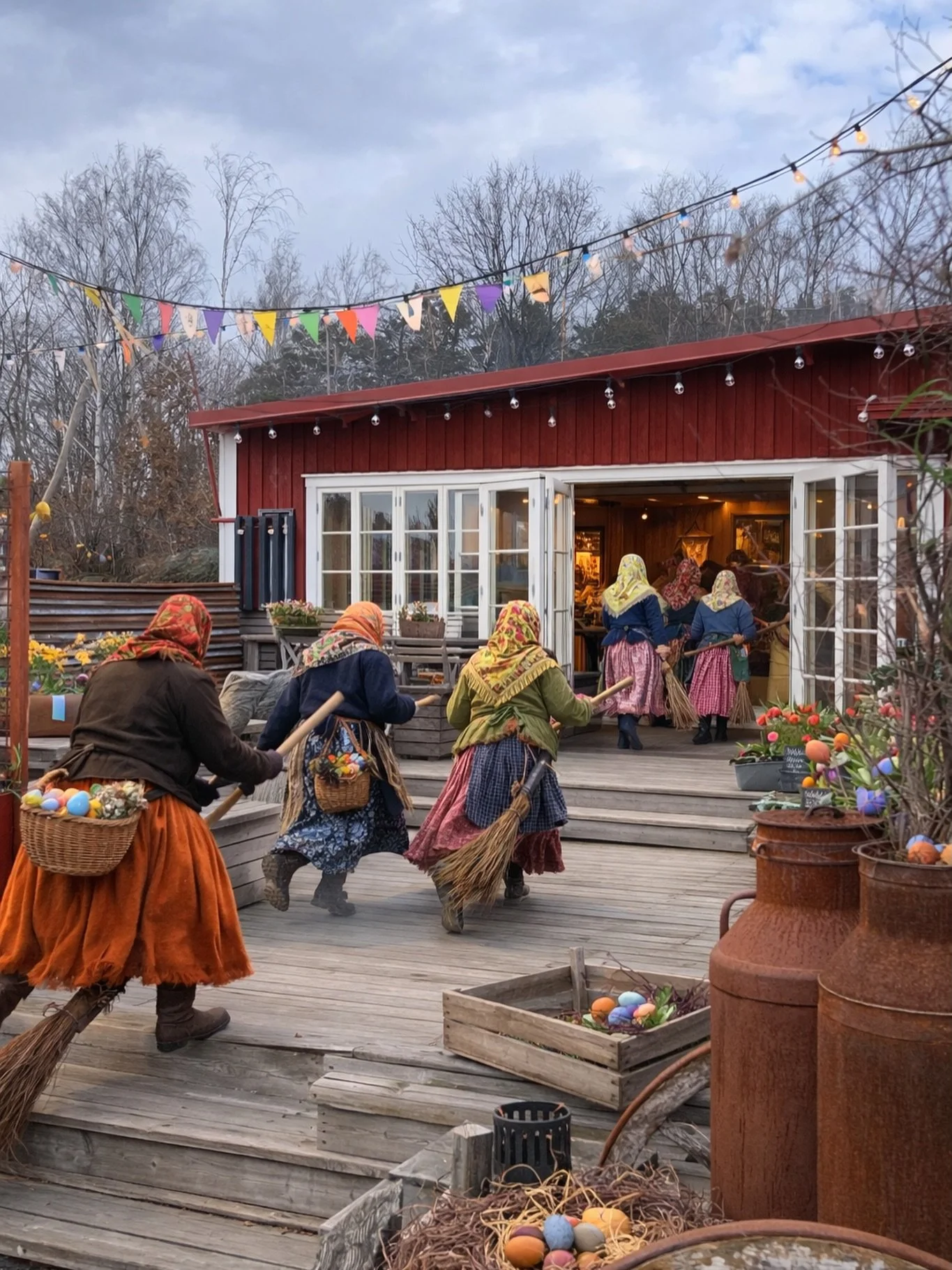 FIRA P&Aring;SKEN P&Aring; G&Aring;RDEN!

Under p&aring;skhelgen h&aring;ller b&aring;de j. mat &amp; mer K&Ouml;K &amp; KAF&Eacute; och Butik Stora Holms S&auml;teri &ouml;ppet de flesta dagar &ndash; endast annandagen har vi st&auml;ngt.

V&auml;lk