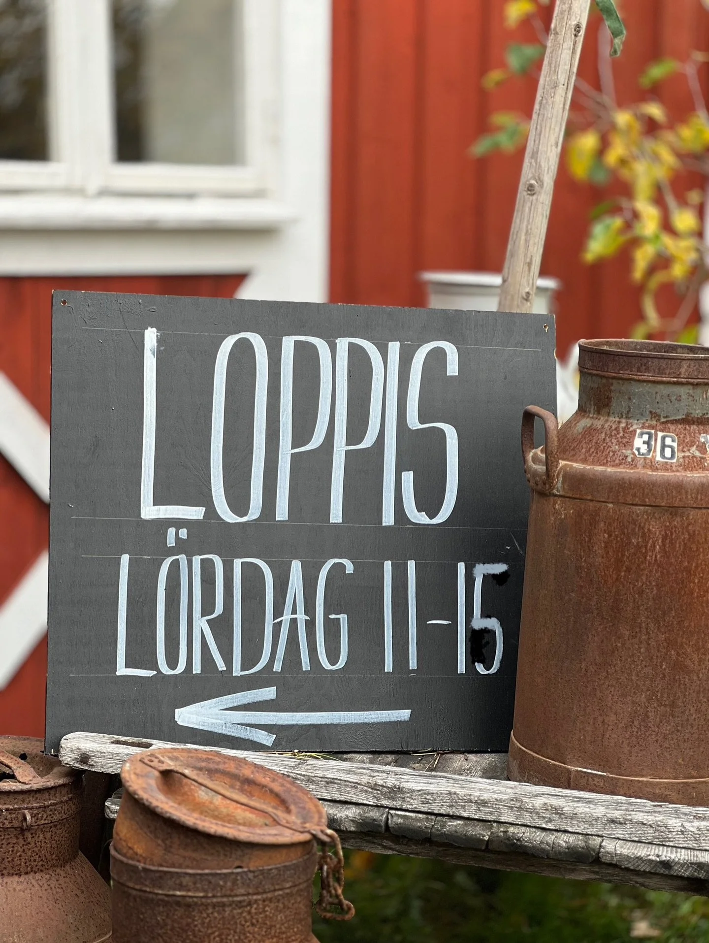 L&ouml;rdagen den 25 april mellan 11-15 &auml;r det dags f&ouml;r LOPPIS p&aring; g&aring;rden igen den h&auml;r g&aring;ngen med fler s&auml;ljare &auml;n n&aring;gonsin! H&auml;r v&auml;ntar massor av fina fynd bland kl&auml;der och prylar.

Ta en 