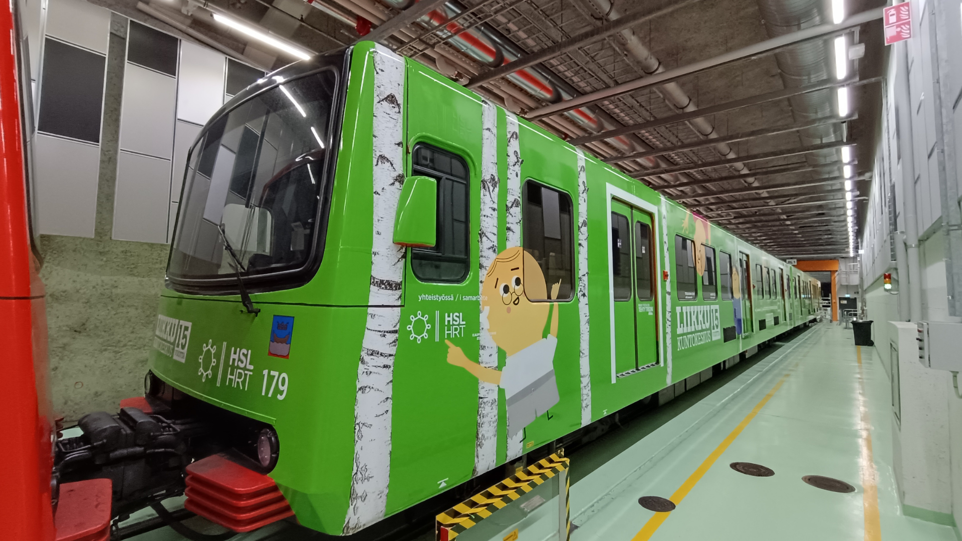 YFD x Liikku kuntokeskus, metrovaunun teippaukset