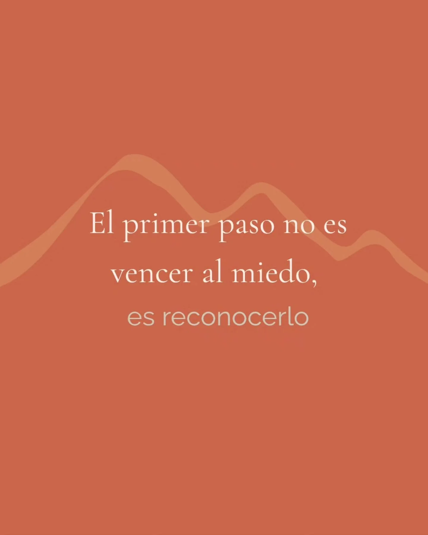✨ El primer paso para enfrentar el miedo no es vencerlo&hellip; sino reconocerlo.

Nombrar lo que sientes te devuelve poder.
Miedo a equivocarte, miedo a perder, miedo a no estar a la altura&hellip; ponerle palabras lo hace menos grande.

Te propongo