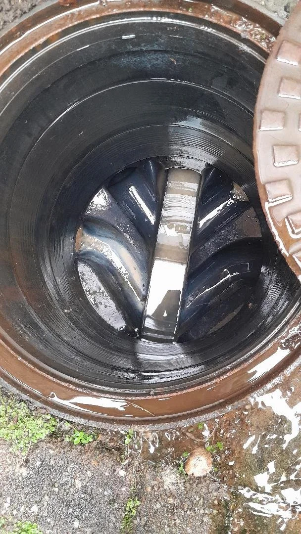 Drain unblocking has been achieved by jetting from the manhole.