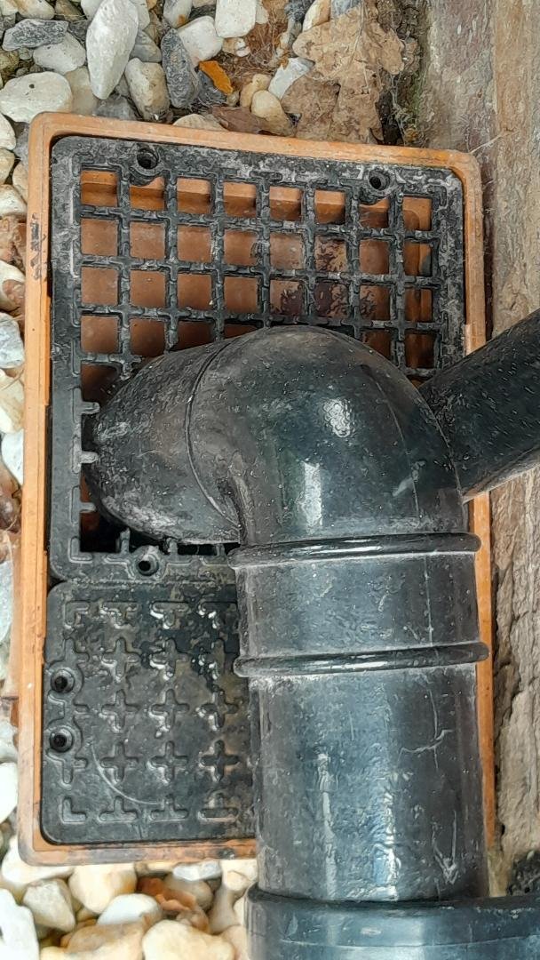Drain clearance of the kitchen gulley has been completed, the ystem is now flowing satisfactorily.