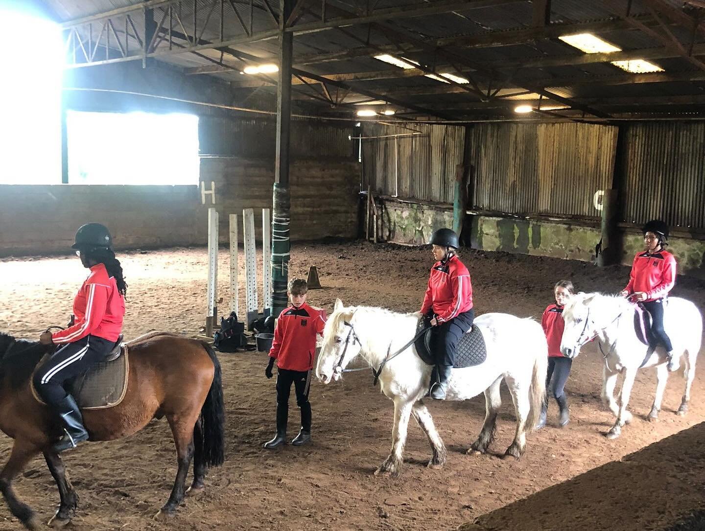 Our St. Peter&rsquo;s Equestrian Club attended @dunsfortequestriancentre today where they enjoyed advanced and beginner lessons 🐴 Well done to our new members who got on brilliantly and thanks to &Eacute;adaoin and Ciar&aacute;n for helping to lead 