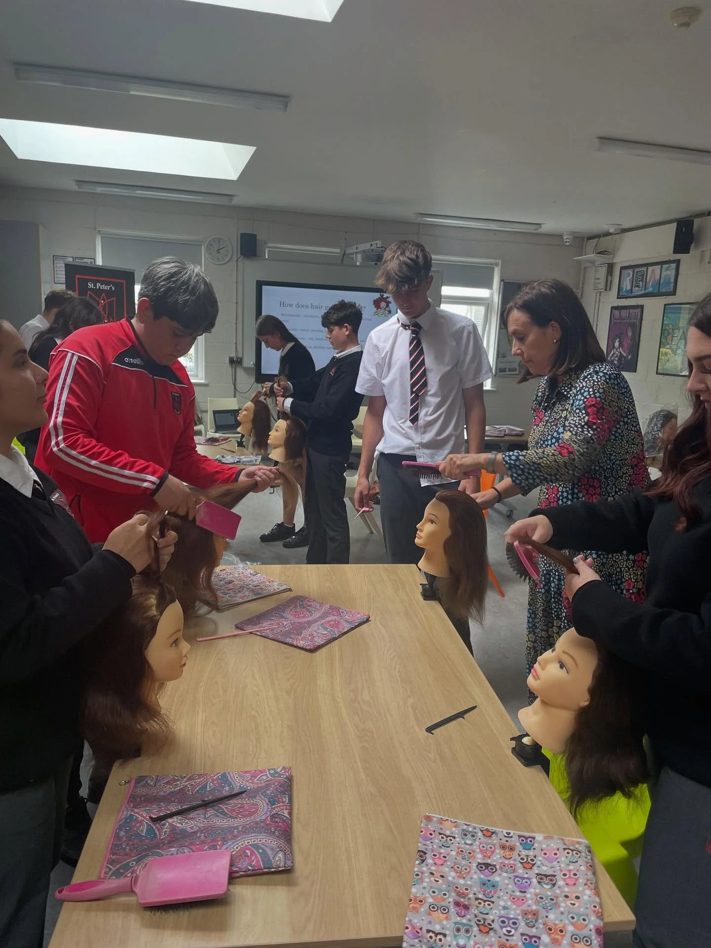 Recently we were delighted to welcome Ann O&rsquo;Reilly from Rootine Hair Care to deliver her hair care and styling workshop to our Transition Years! 💇🏻&zwj;♂️ Students learned about the ways in which they should care for their hair - which produc
