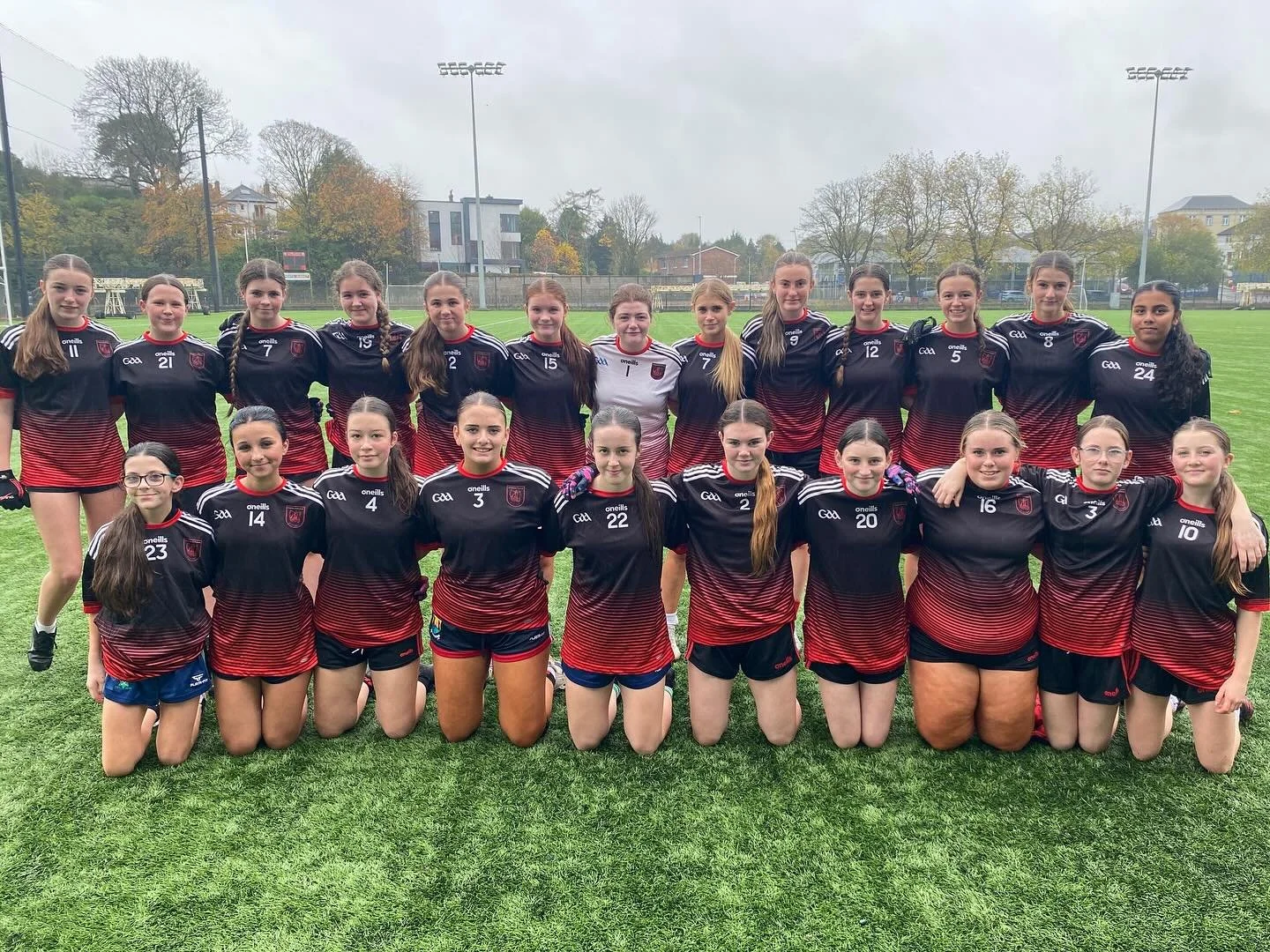 A fantastic display of teamwork and skill earned our Ladies Junior Football team an excellent win against Ursulines this week 🔴⚫️ Well done to all players involved! 💪 #stpeters #stpetersab&uacute; #schoolgaa