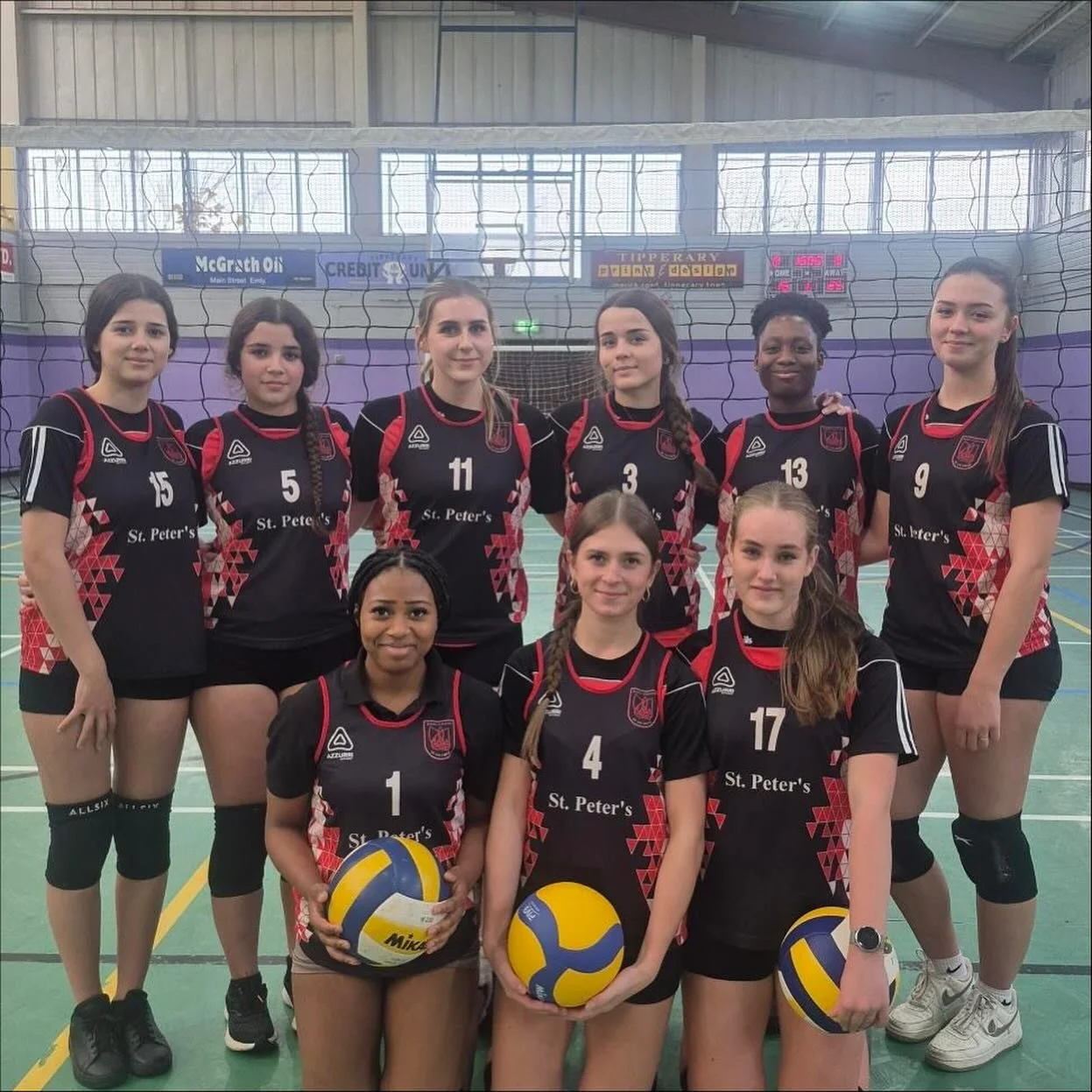 Congratulations to our Senior Girls Volleyball Team (black bibs) who stormed through to the Quarter Finals of @volleyballireland&rsquo;s National Senior Competition after a strong 2-set victory earlier this week 💪 Led by Natasza Watroba and Aroa Rec