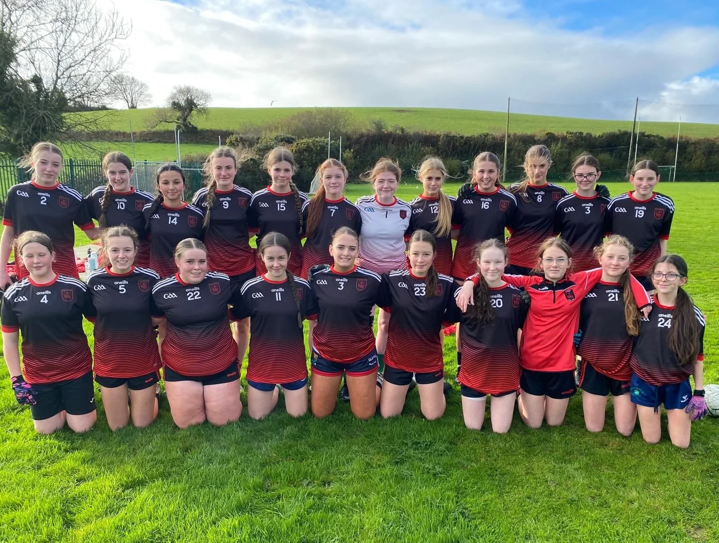 Our Junior Football Team had an exceptional performance last week in cold conditions 🥶 Captained by Chloe Walsh (Transition Year), the girls displayed some excellent skills and teamwork in their win over Col&aacute;iste &Eacute;amann R&iacute;s with